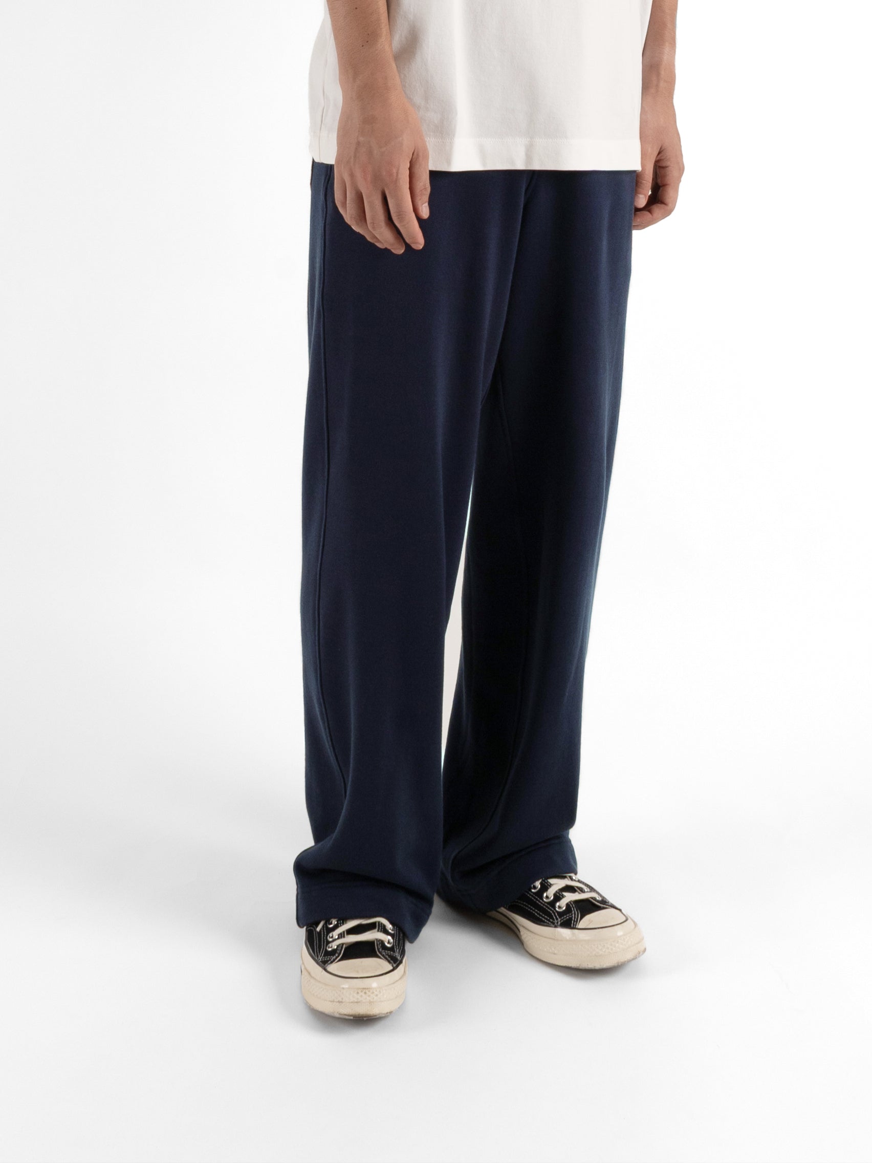 Model 176cm/62kg size M color NAVY着用