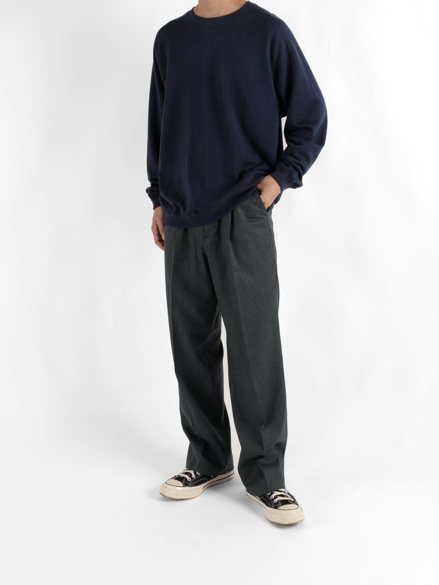 Model 176cm/62kg size M color NAVY着用