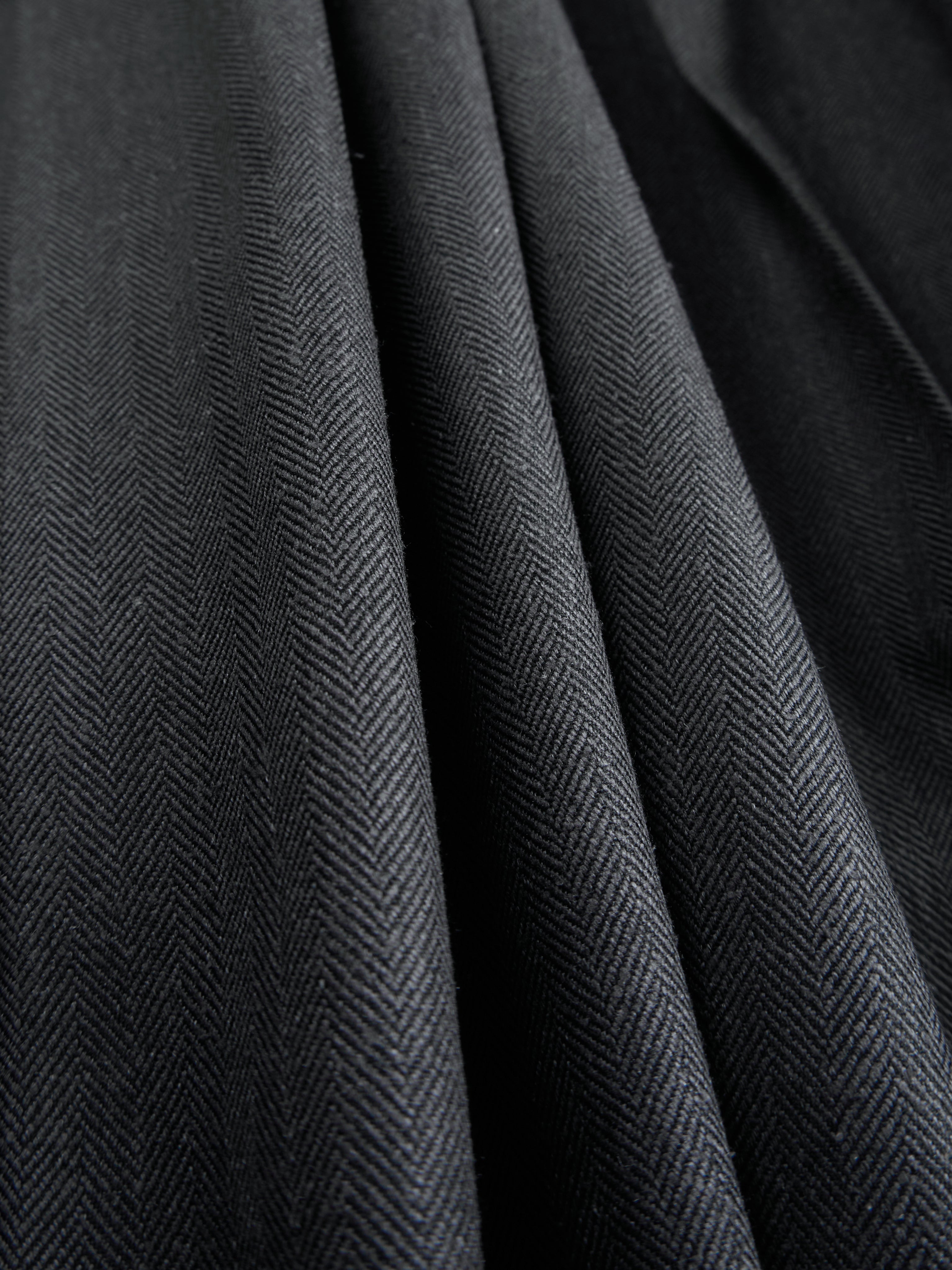 Super130's WOOL/SILK HERRINGBONE SLACKS｜CHARCOAL – Cornier