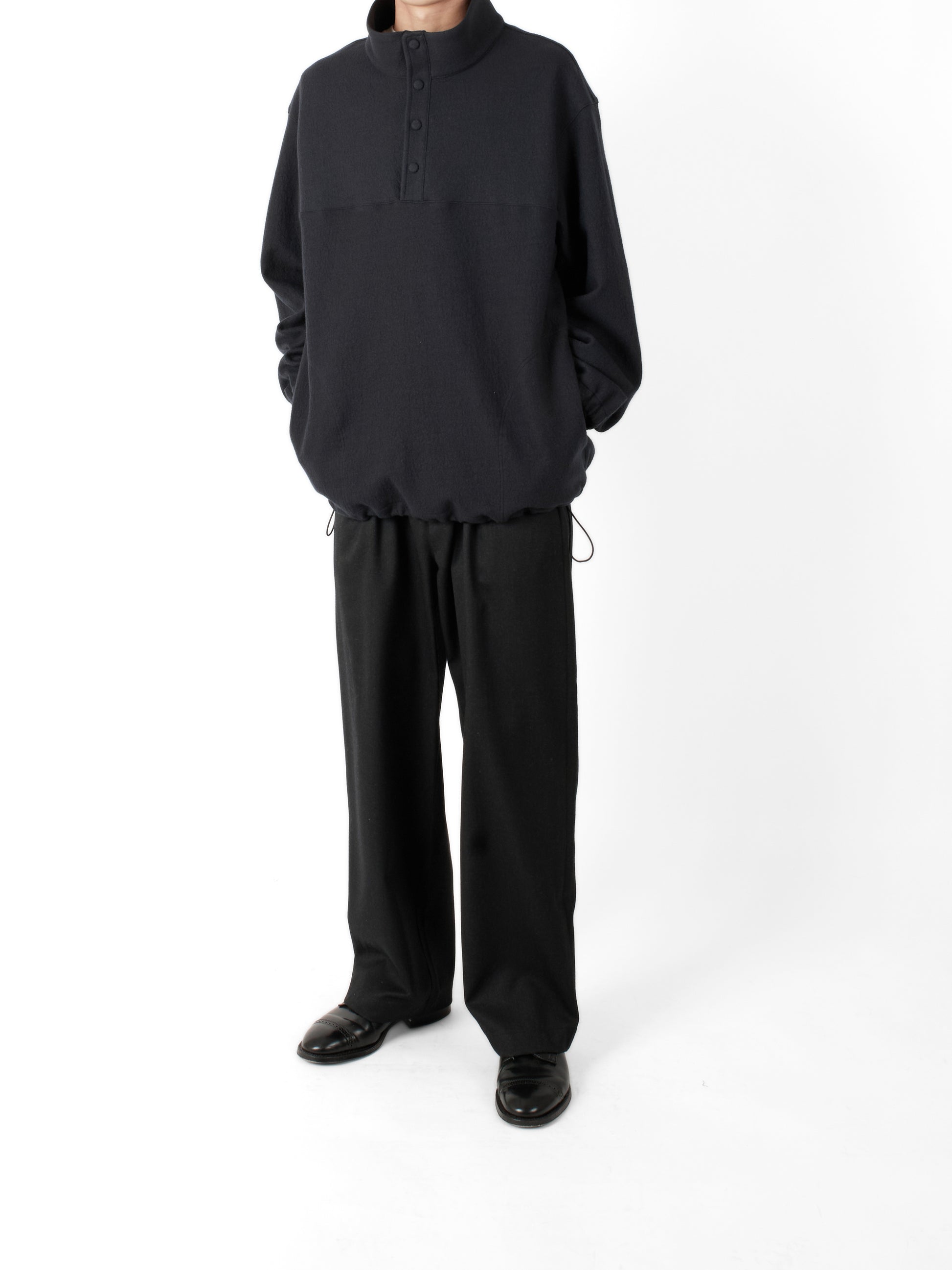 Model 165cm/53kg size S color BLACK着用