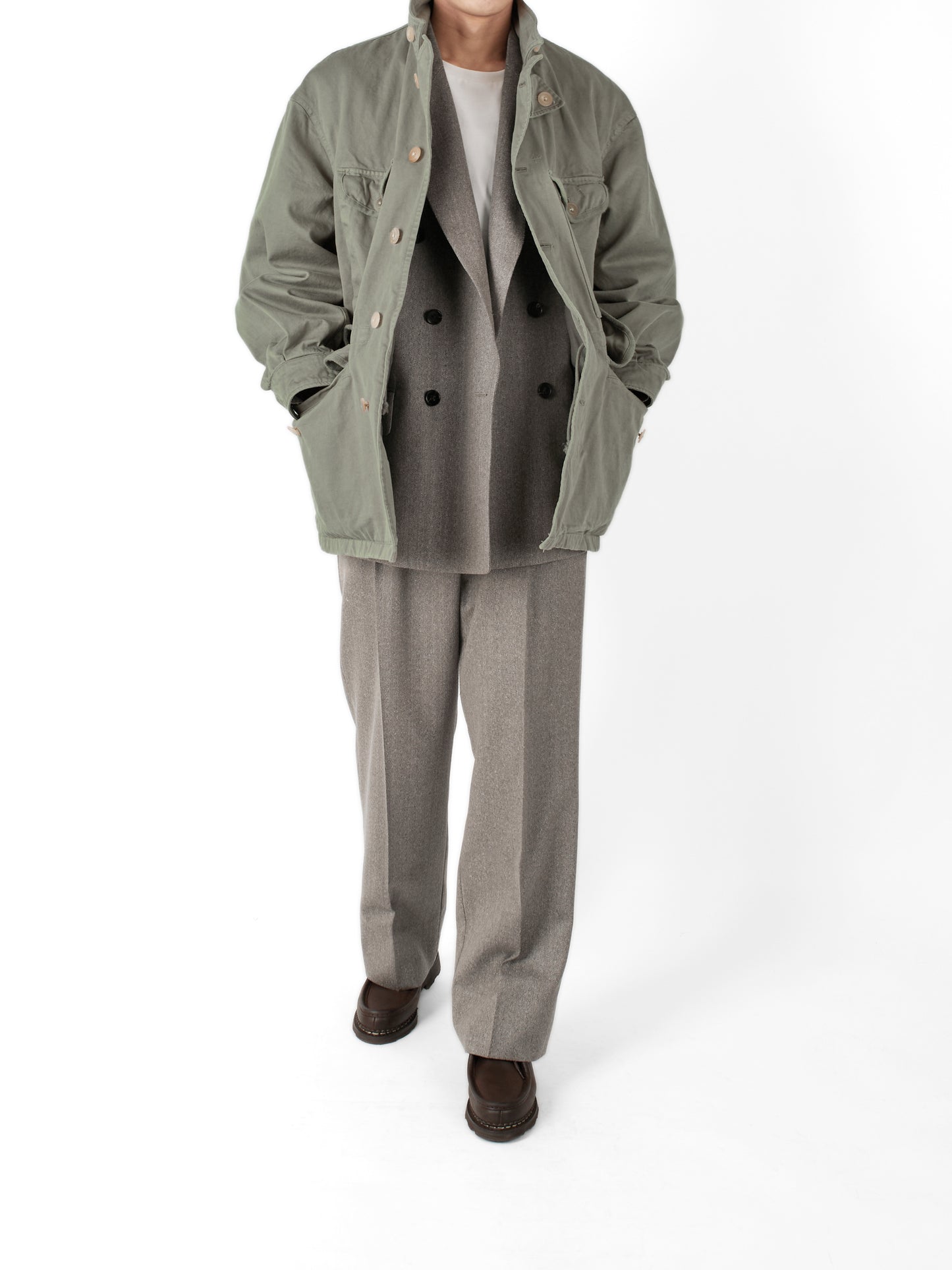 Model 165cm/53kg size Scolor BROWN着用