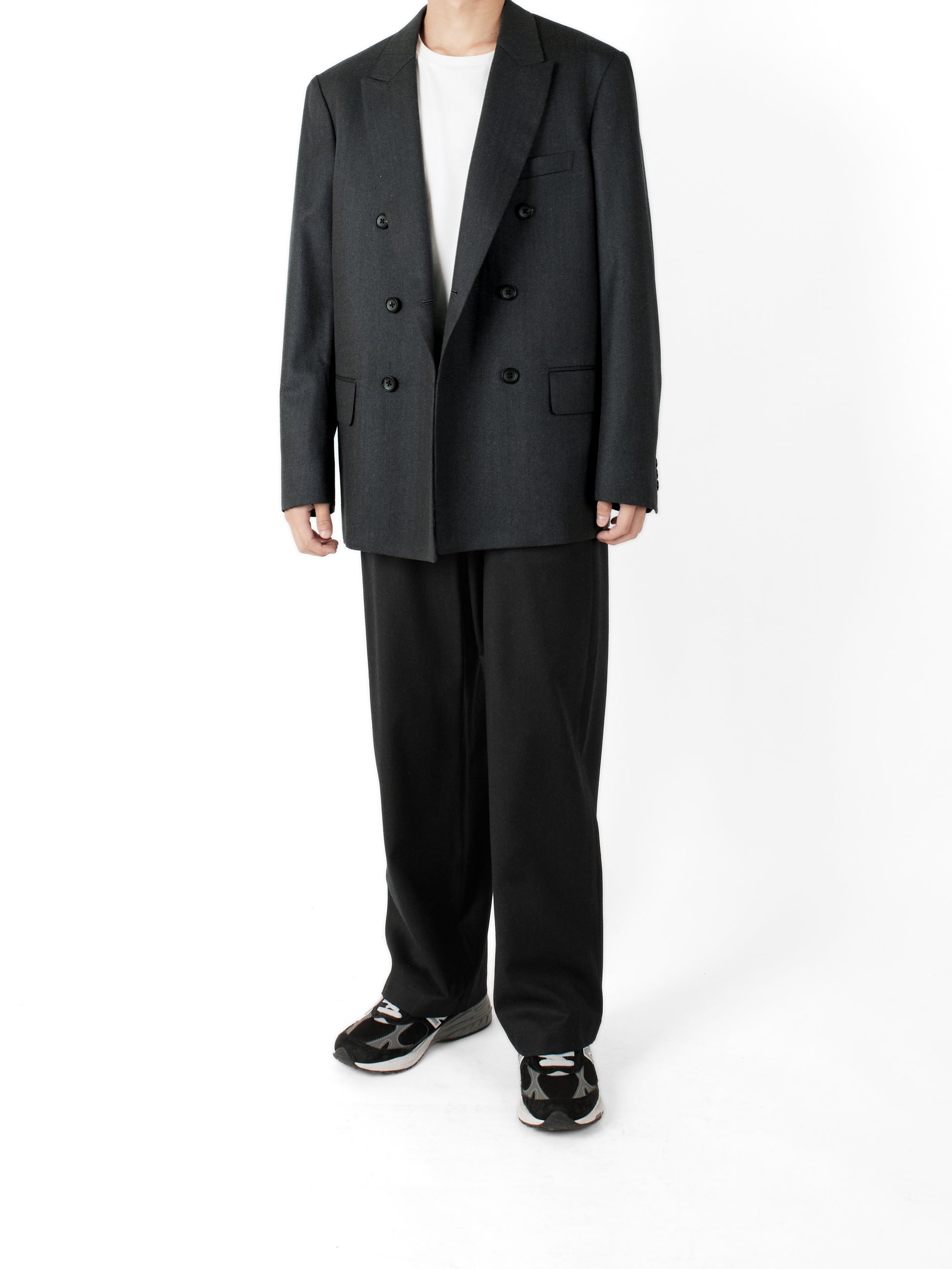 Model 165cm/53kg size S color CHARCOAL着用