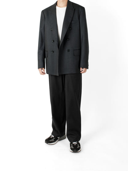 Model 165cm/53kg size S color CHARCOAL着用