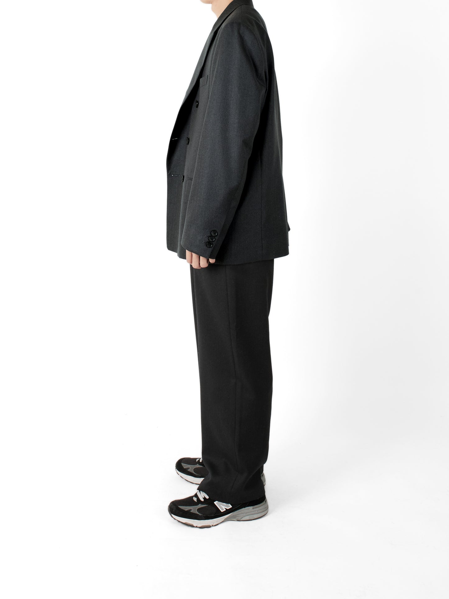 Model 165cm/53kg size S color CHARCOAL着用