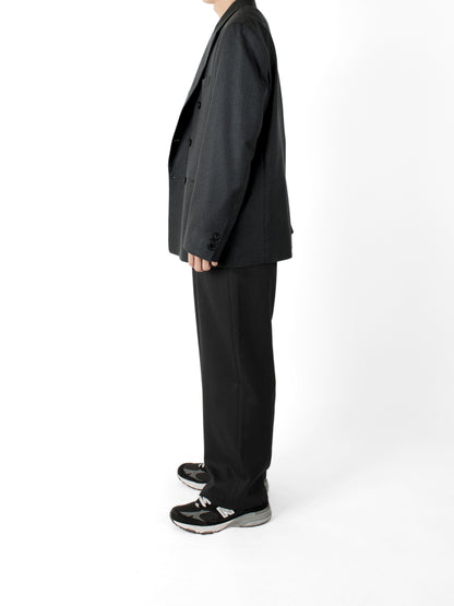 Model 165cm/53kg size S color CHARCOAL着用