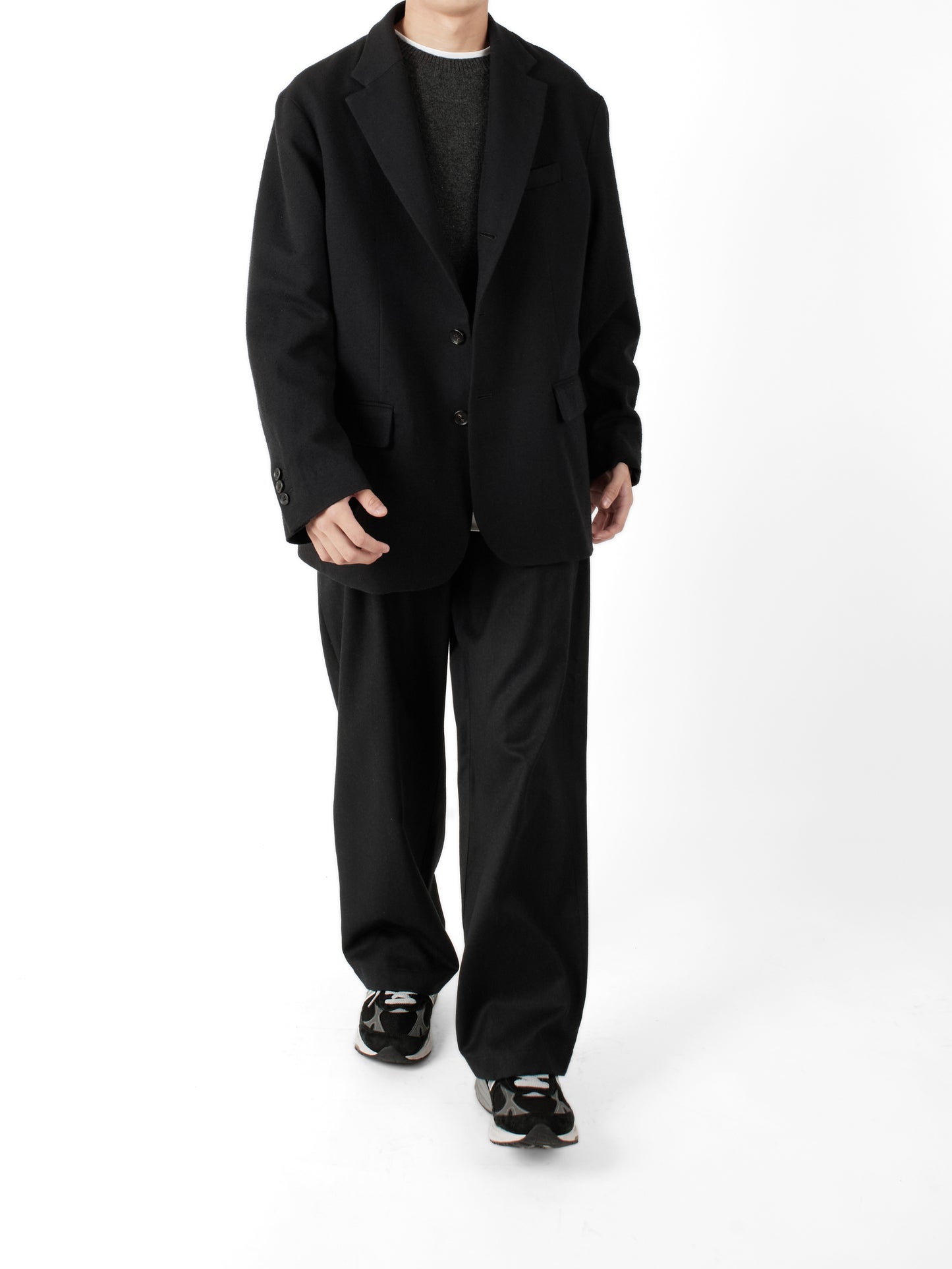 Model 165cm/53kg size S color BLACK着用