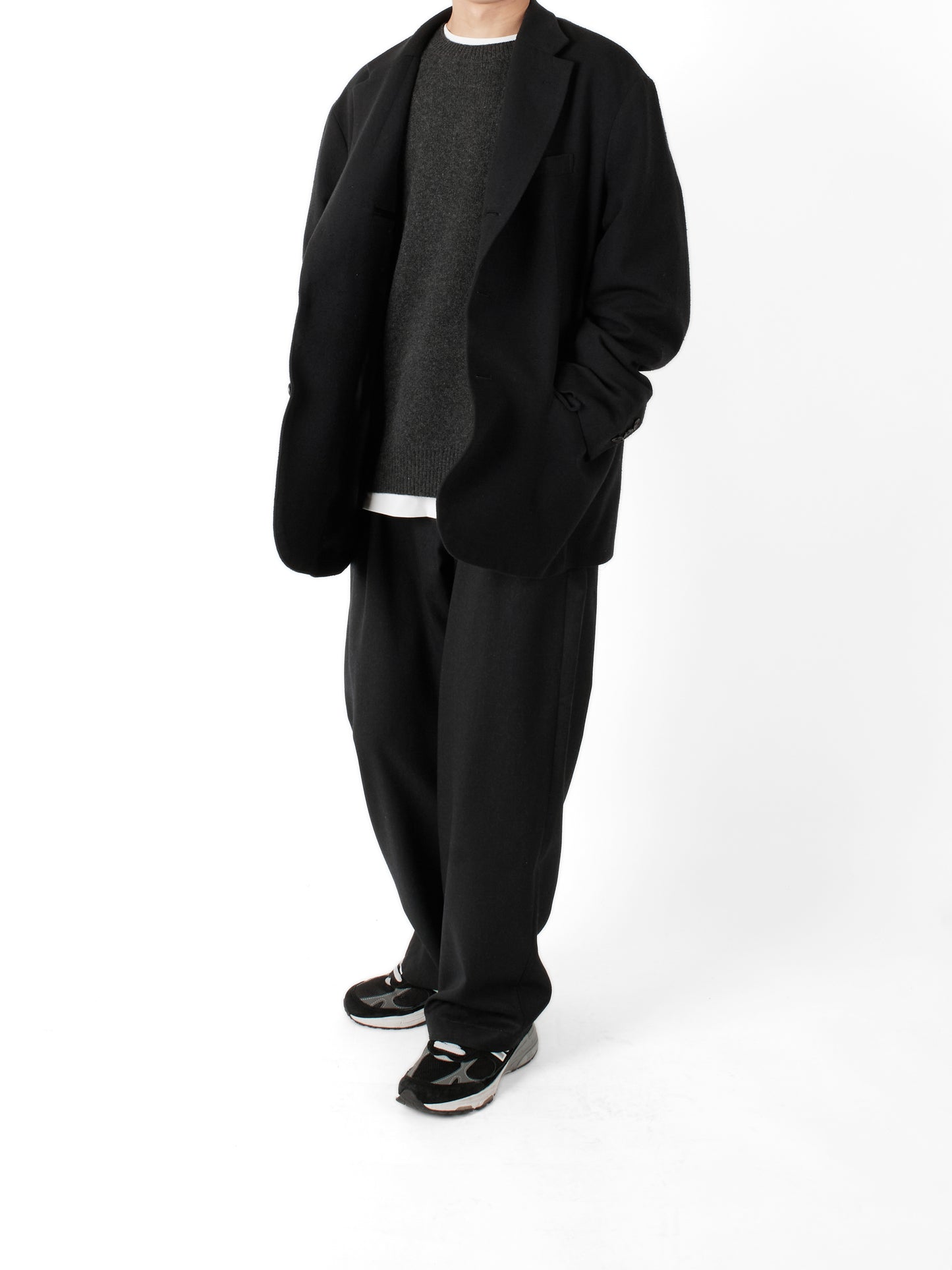 Model 165cm/53kg size S color BLACK着用