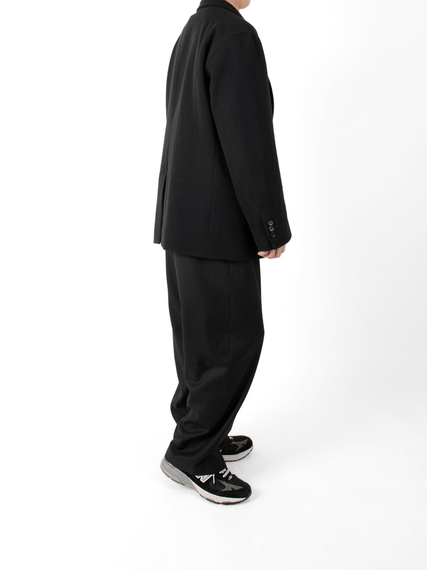 Model 165cm/53kg size S color BLACK着用