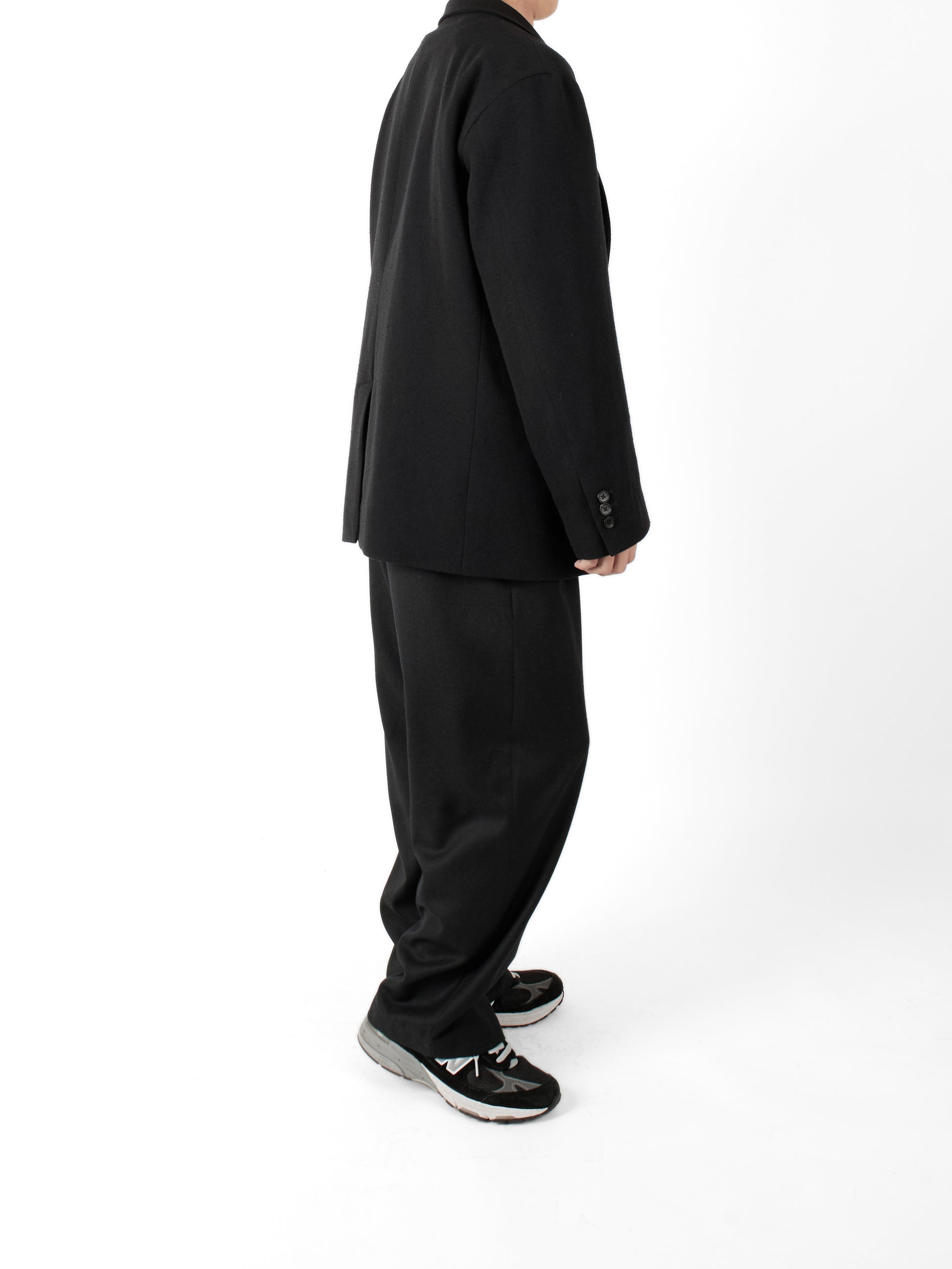 Model 165cm/53kg size S color BLACK着用