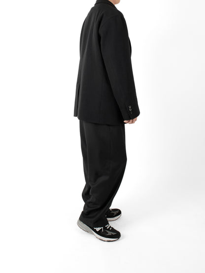 Model 165cm/53kg size S color BLACK着用