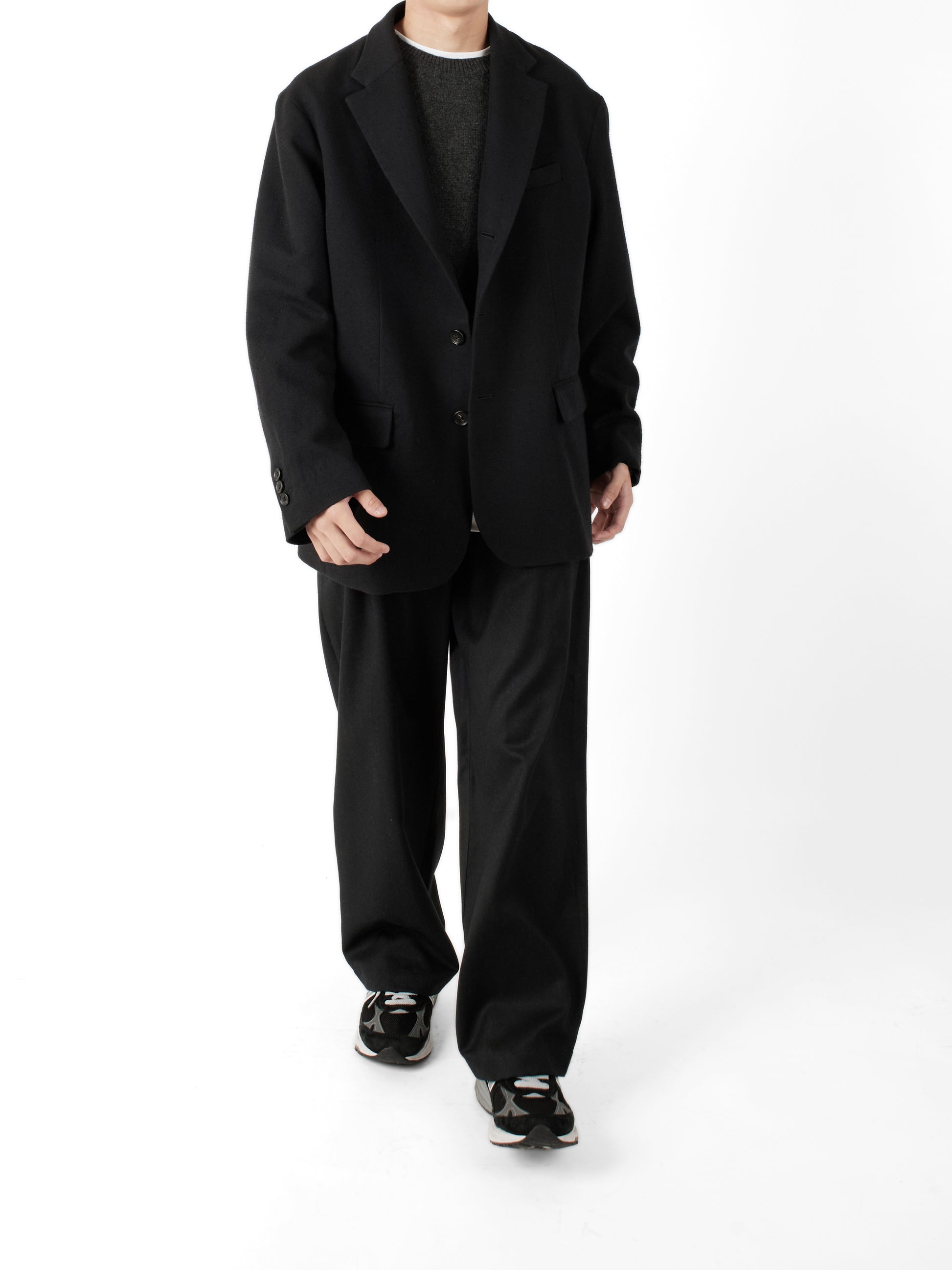 Model 165cm/53kg size S color TOP CHARCOAL着用