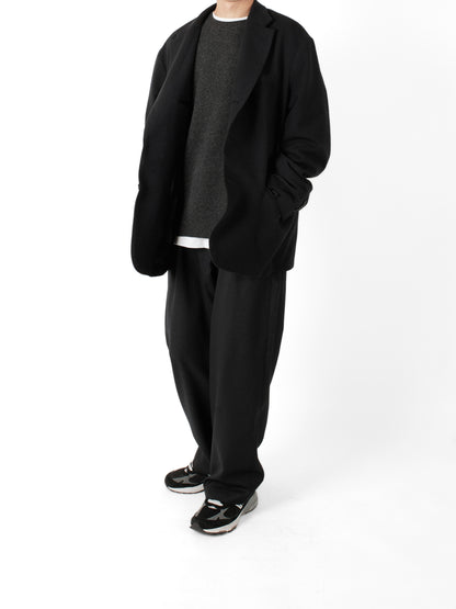 Model 165cm/53kg size S color TOP CHARCOAL着用