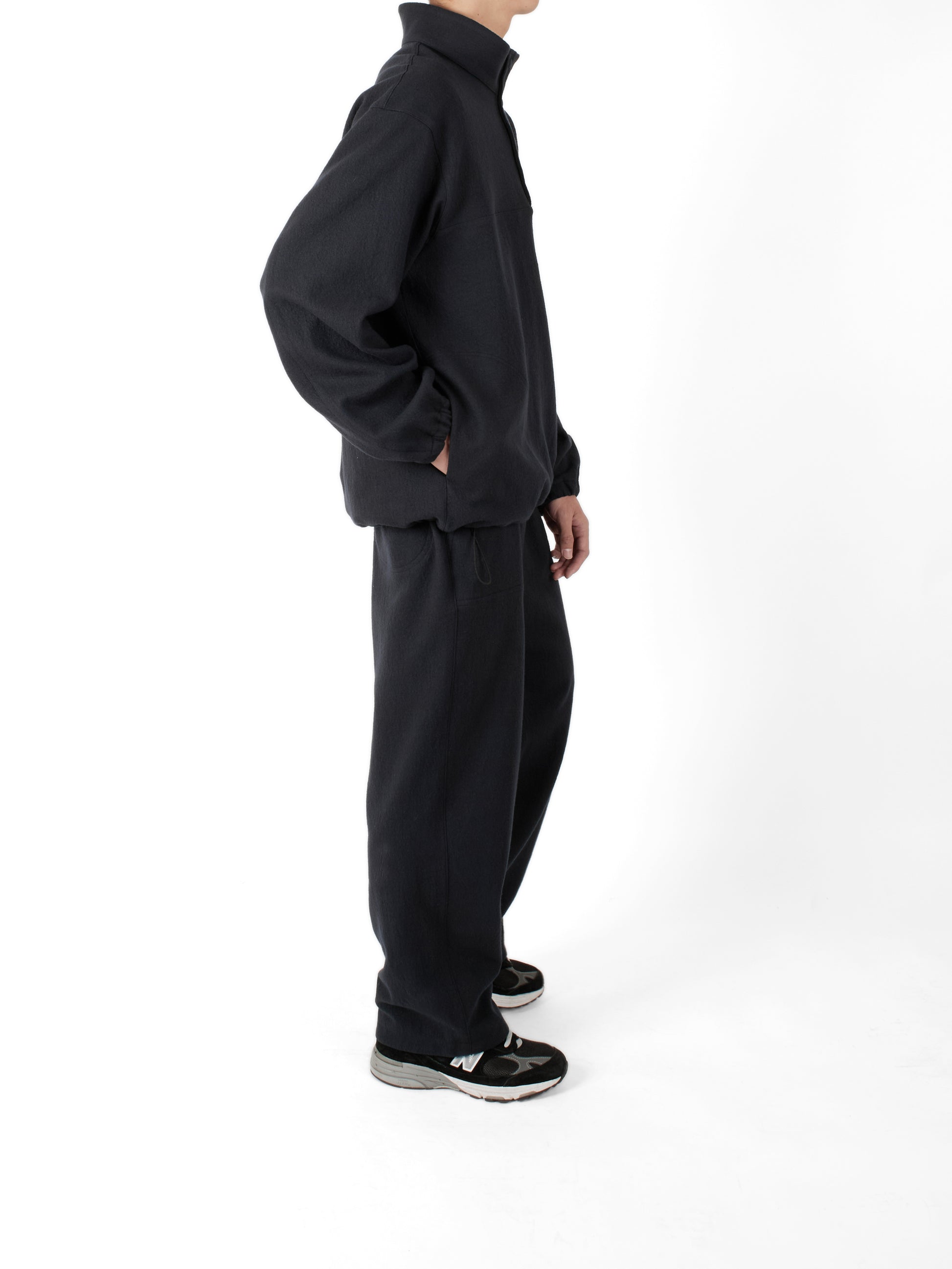 Model 174cm/60kg size M color BLACK着用