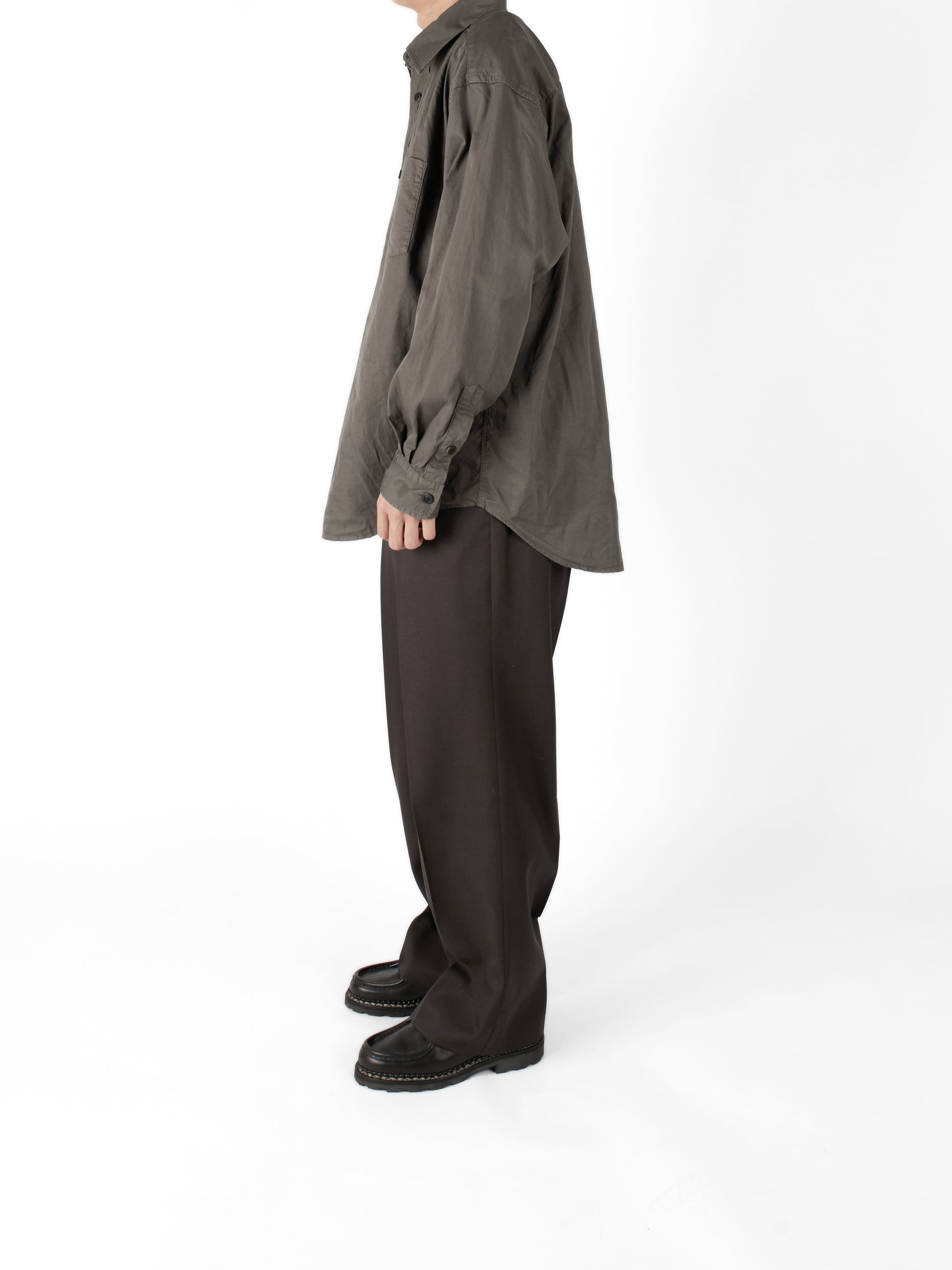 Model 165cm/53kg size S color SMOKY BROWN着用