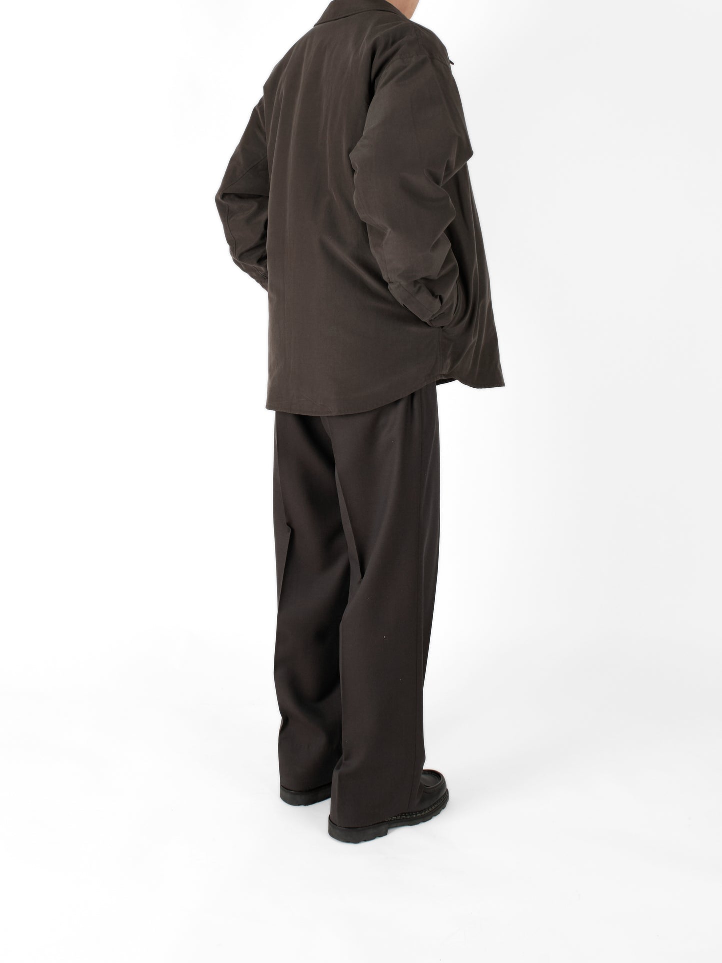 Model 165cm/53kg size S color DARK BROWN着用