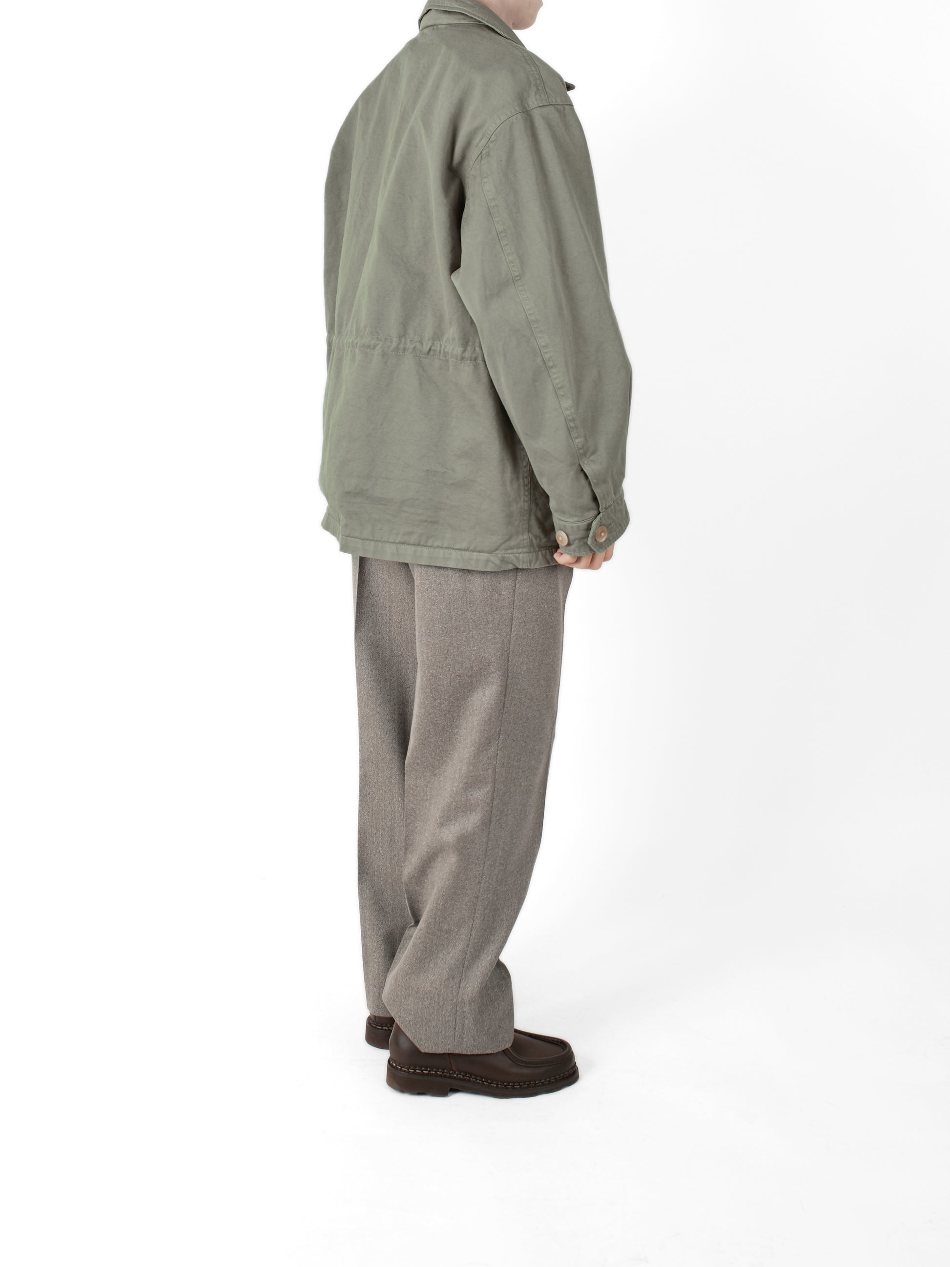 Model 165cm/53kg size S color BROWN着用