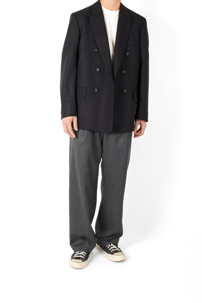 Model 176cm/62kg size L color BLACK着用