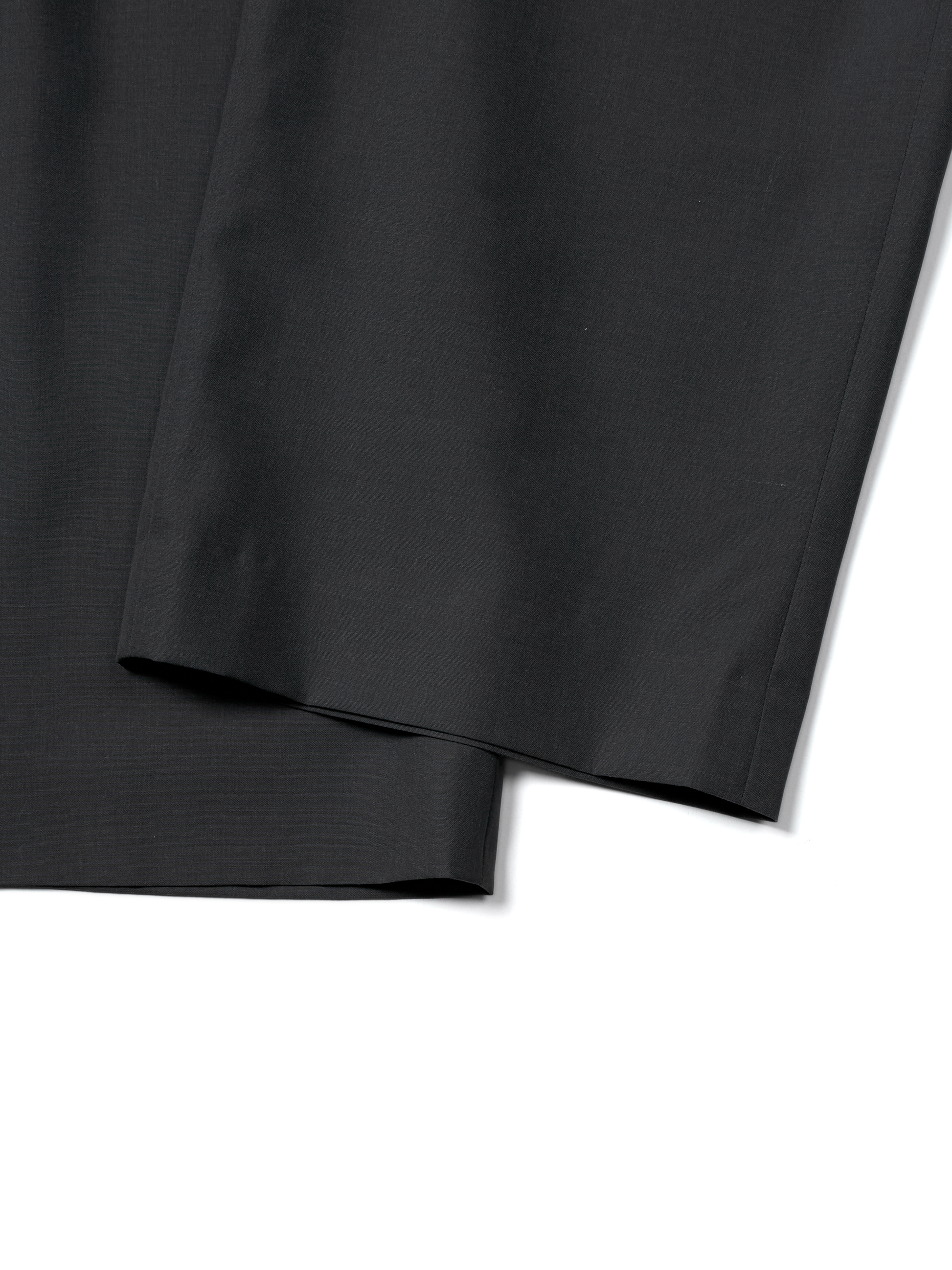 Super130's WORSTED WOOL TROPICAL 2-TUCK EASY PANTS|CHARCOAL – Cornier Super130's WORSTED WOOL TROPICAL 2-TUCK EASY PANTS|CHARCOAL – Cornier