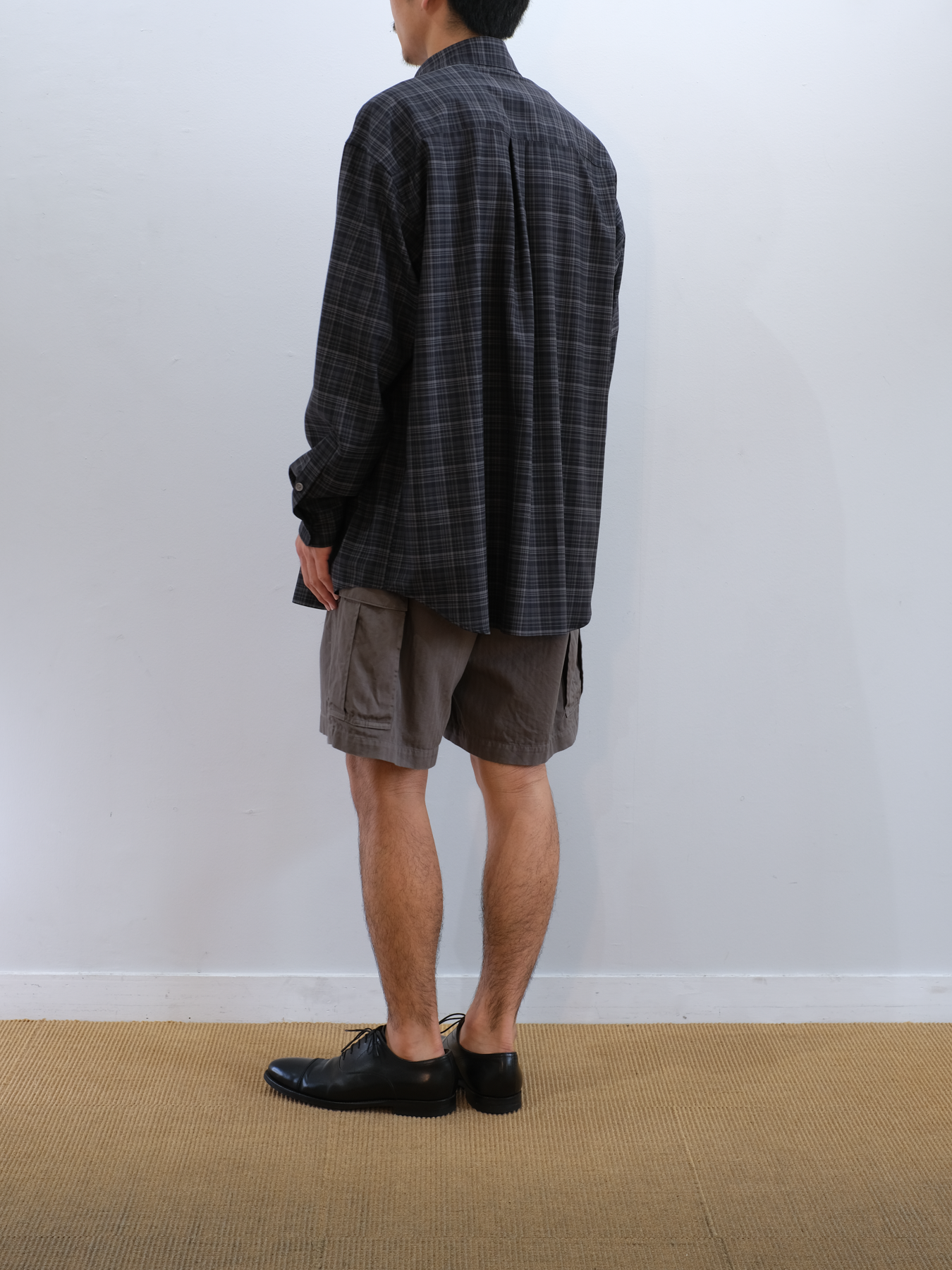 Model 175cm size M color GREIGE着用