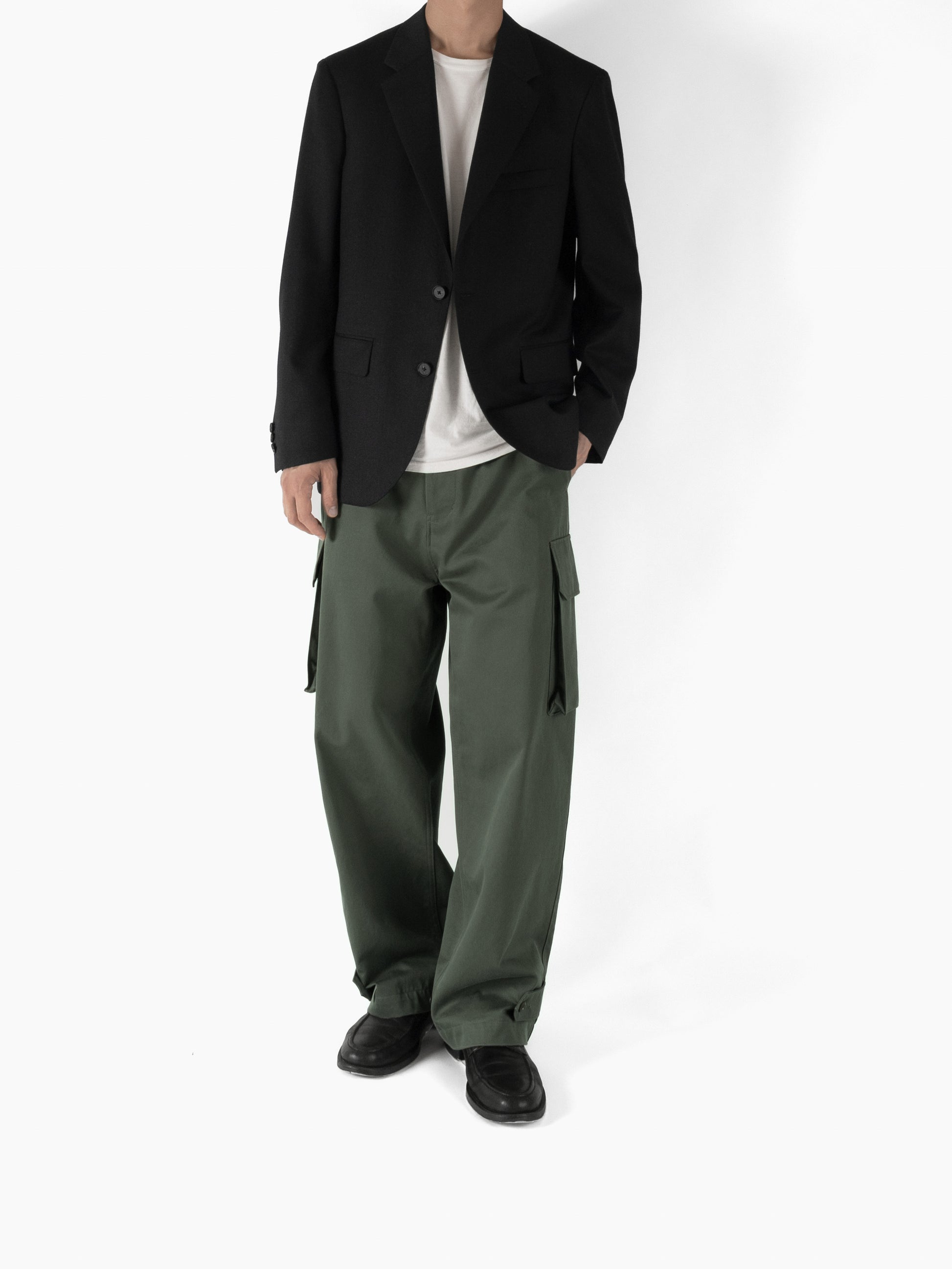 Model 176cm/62kg size M color BLACK着用