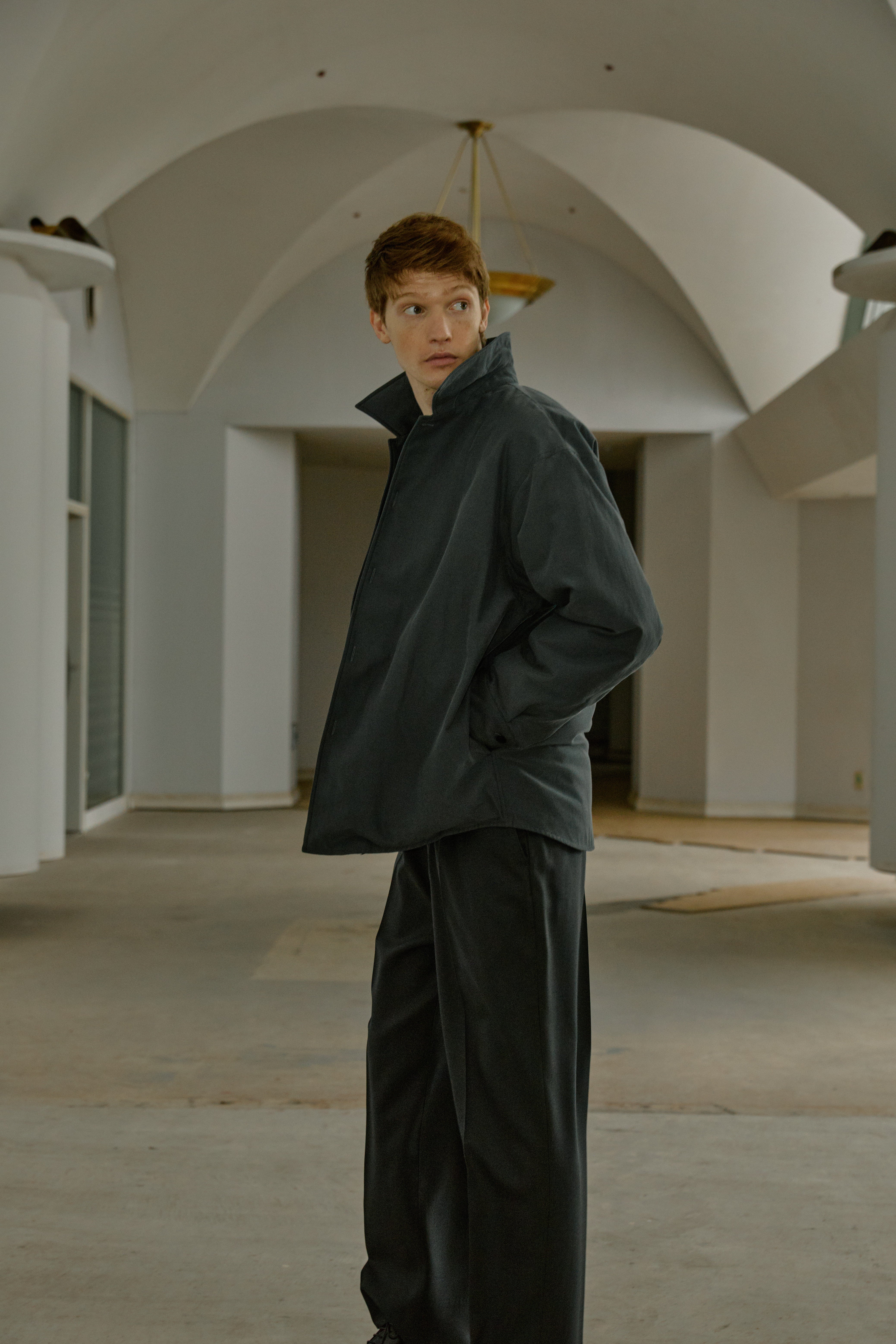 Super130's WOOL CHAMBRAY GABARDINE SLACKS｜BLUE CHARCOAL