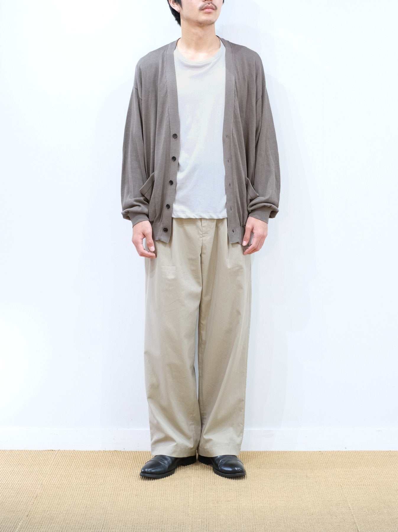 Model 175cm size L color GREIGE着用