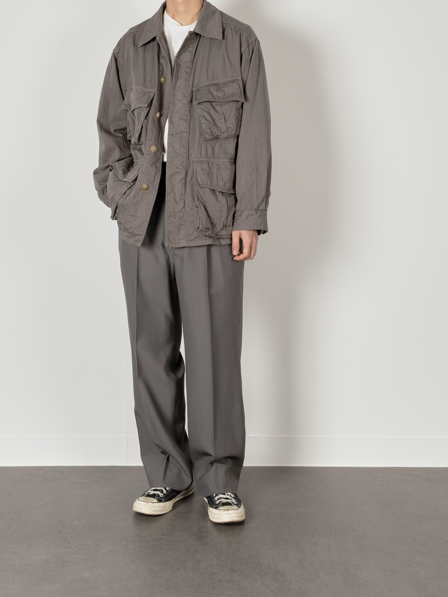 Model 176cm/62kg size M color GREIGE着用