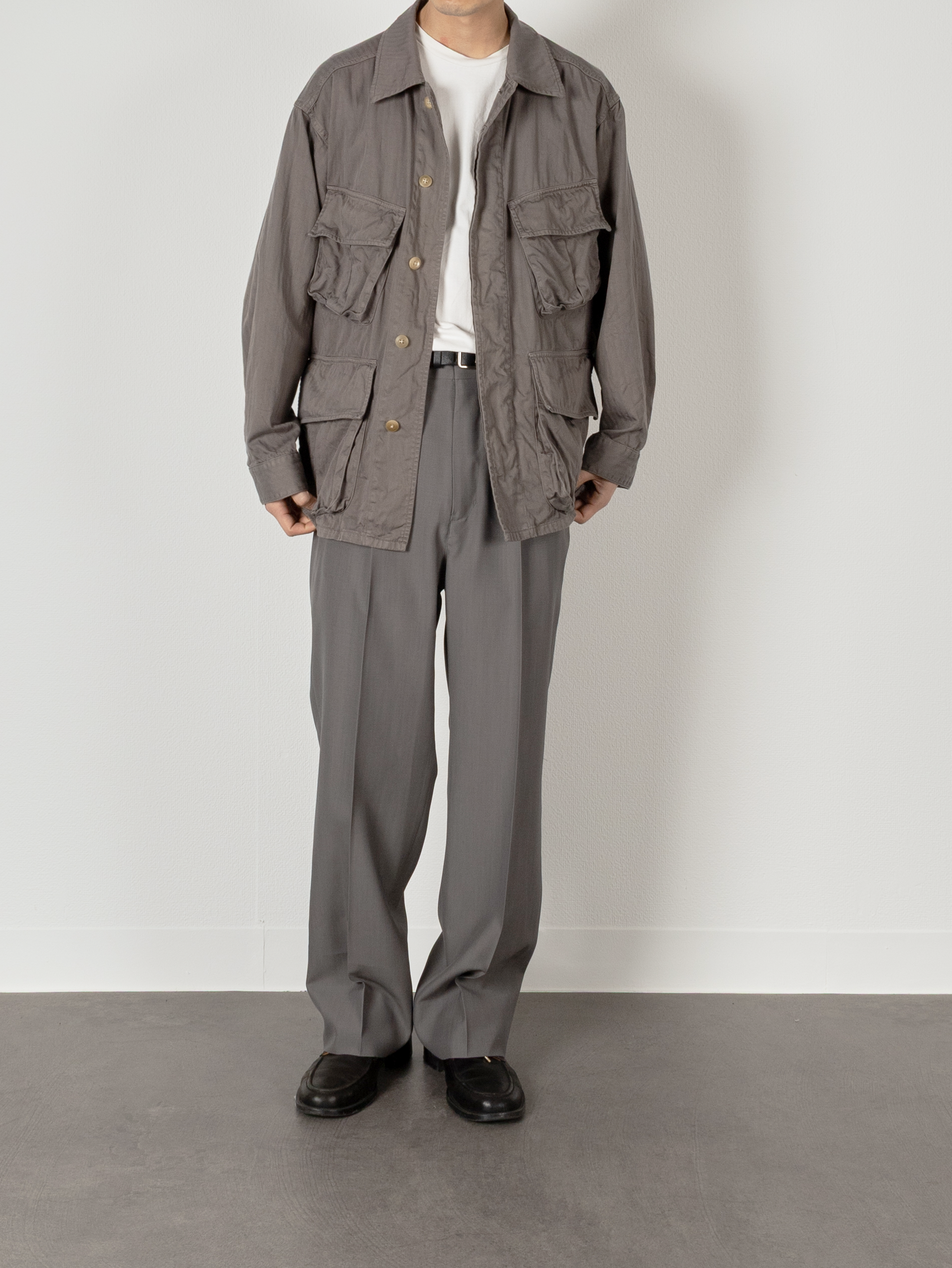 Model 176cm/62kg size M color GREIGE着用