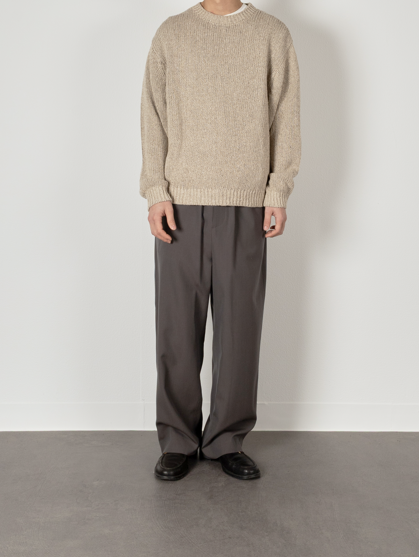 Model 176cm/62kg size L color ASH TAUPE着用