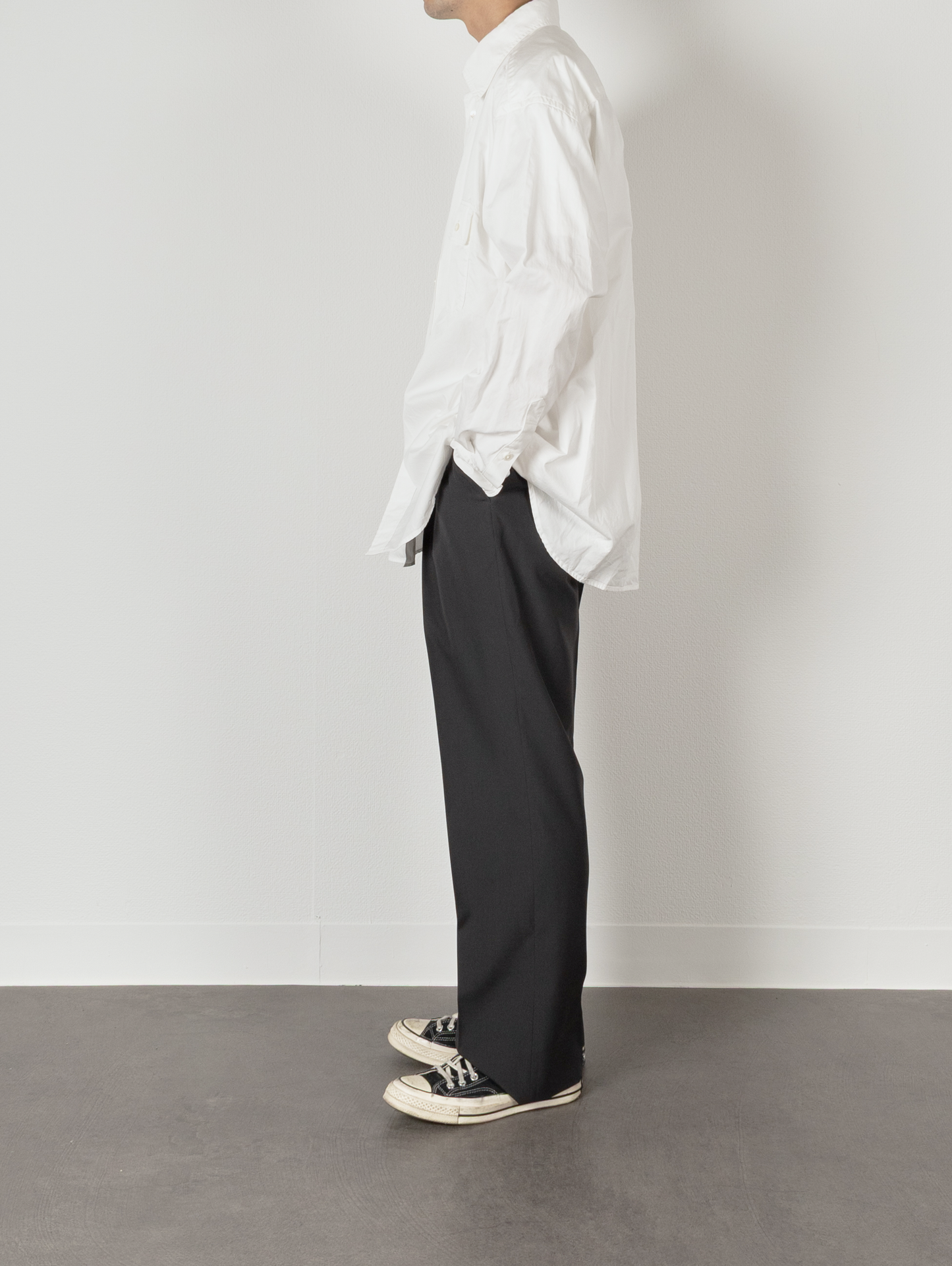 Model 176cm/62kg size M color CHARCOAL着用