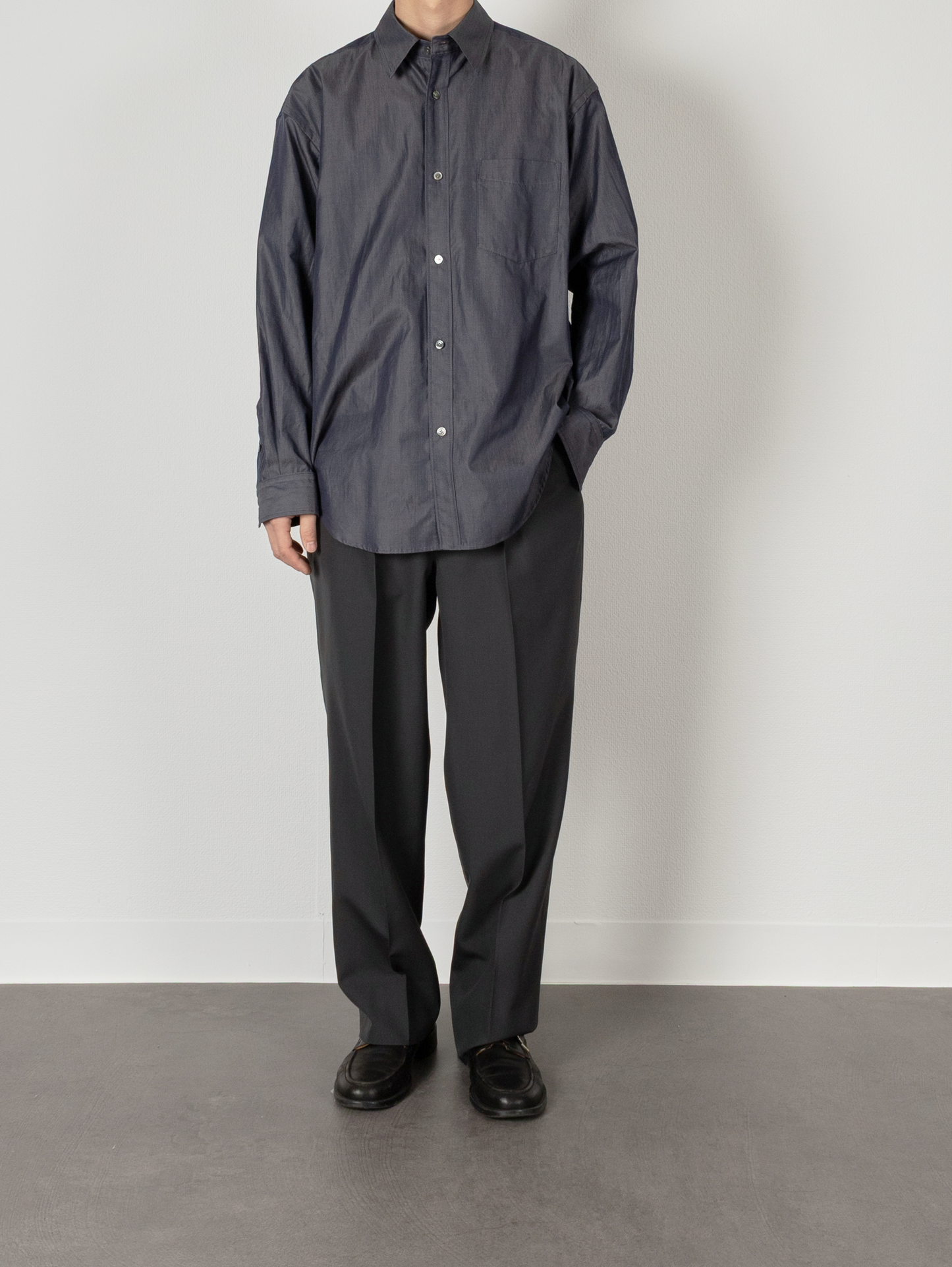 Model 176cm/62kg size L color NAVY着用