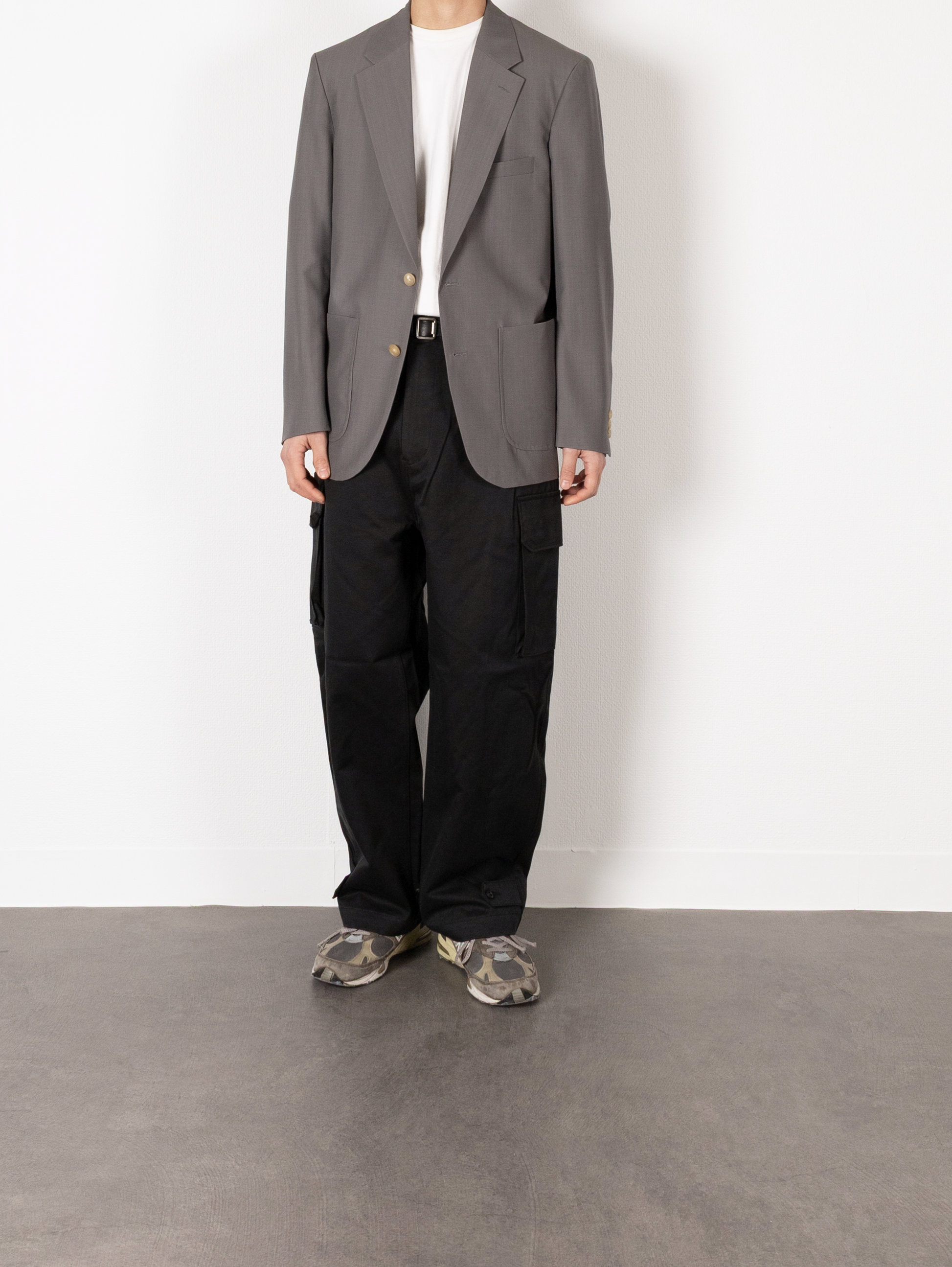 Model 176cm/62kg size M color LIGHT GRAY着用