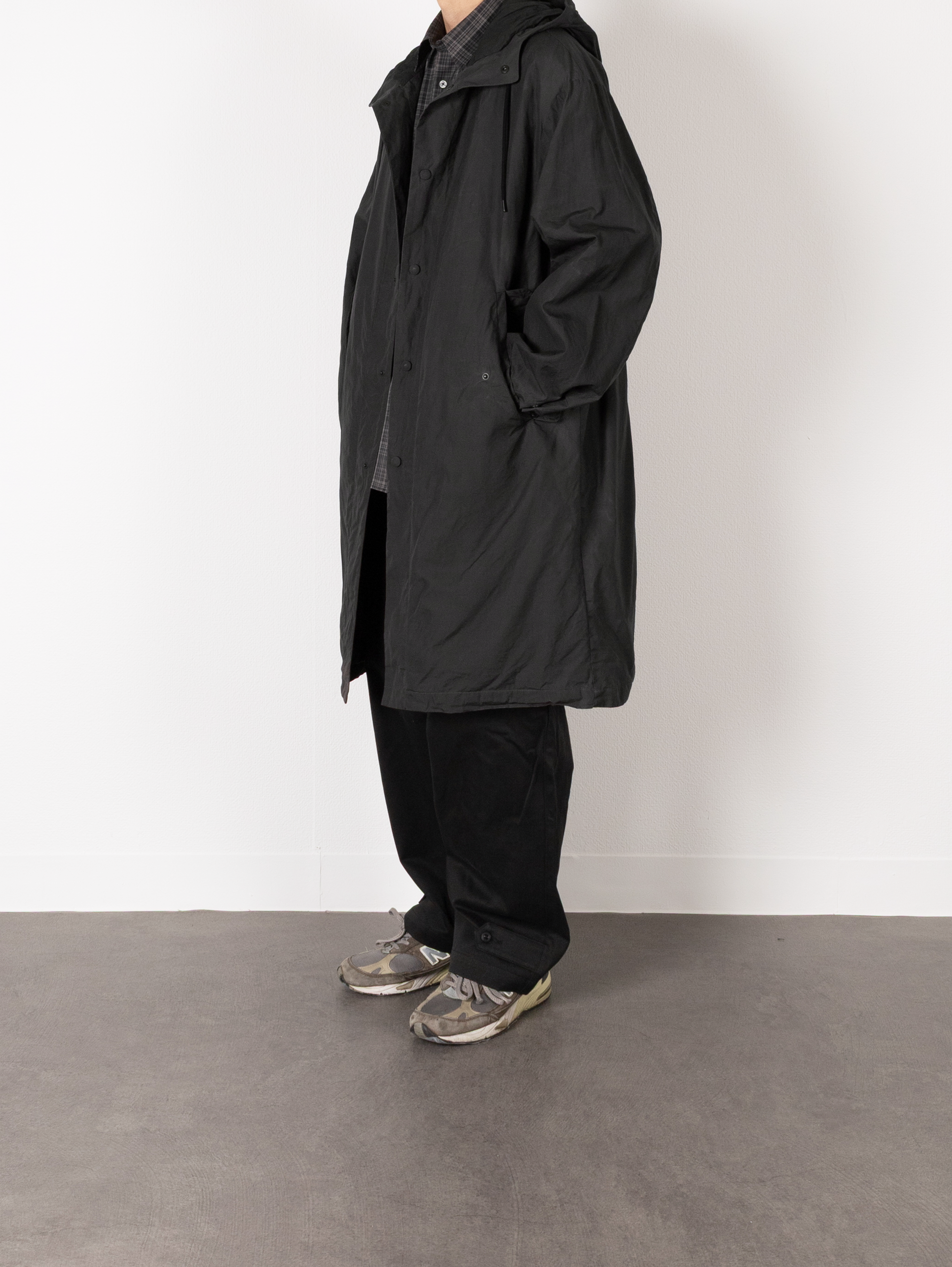 Model 176cm/62kg size M color CHARCOAL着用