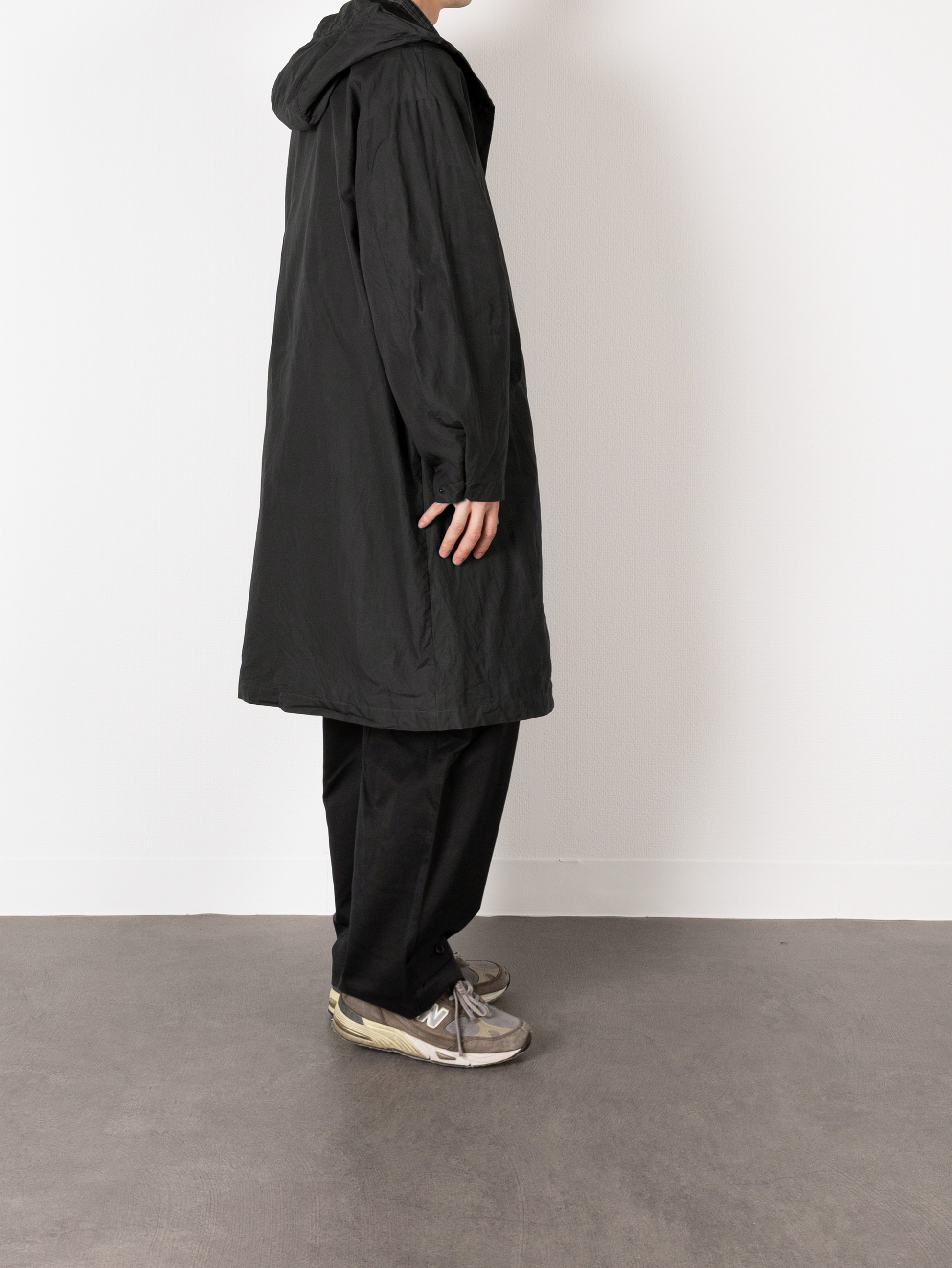 Model 176cm/62kg size M color CHARCOAL着用