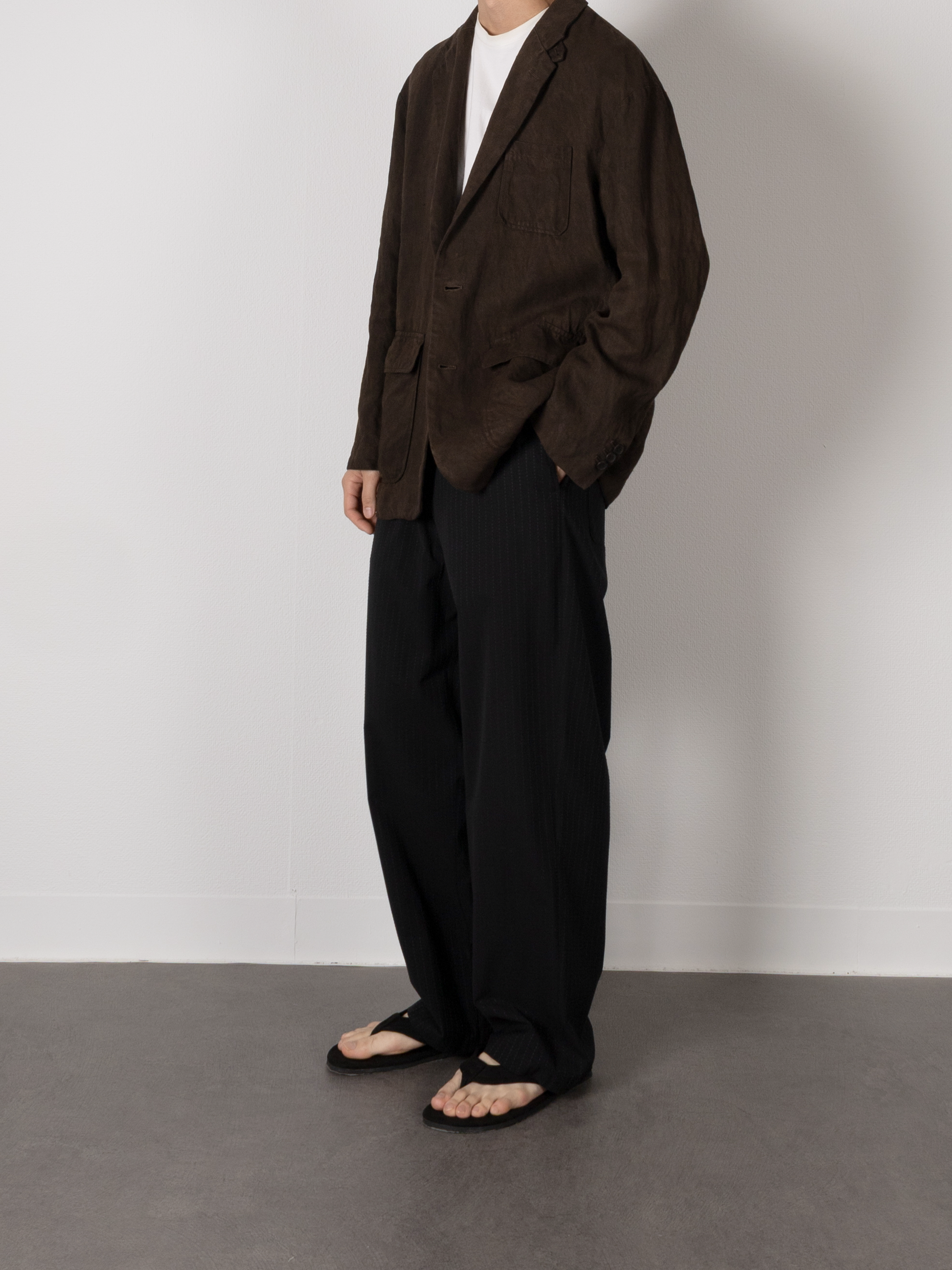 Model 176cm/62kg size M color MUD BROWN着用