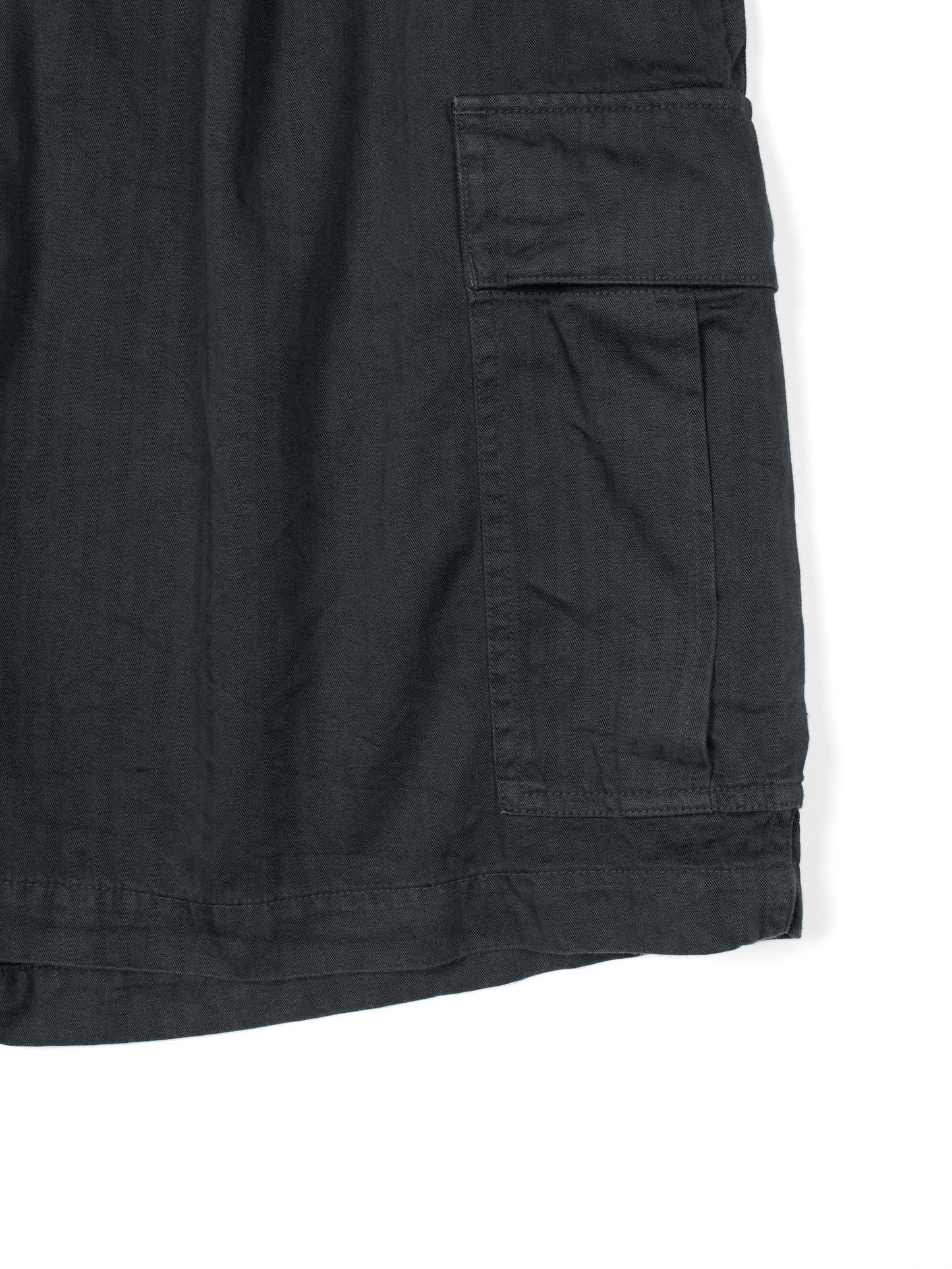 GARMENT DYED FINX COTTON HBT CARGO SHORTS｜INK BLACK
