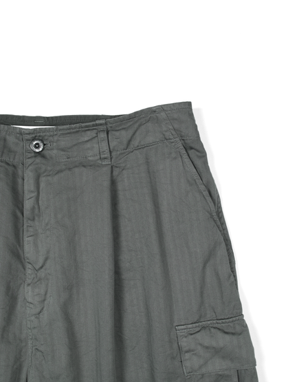GARMENT DYED FINX COTTON HBT CARGO SHORTS｜FOG KHAKI