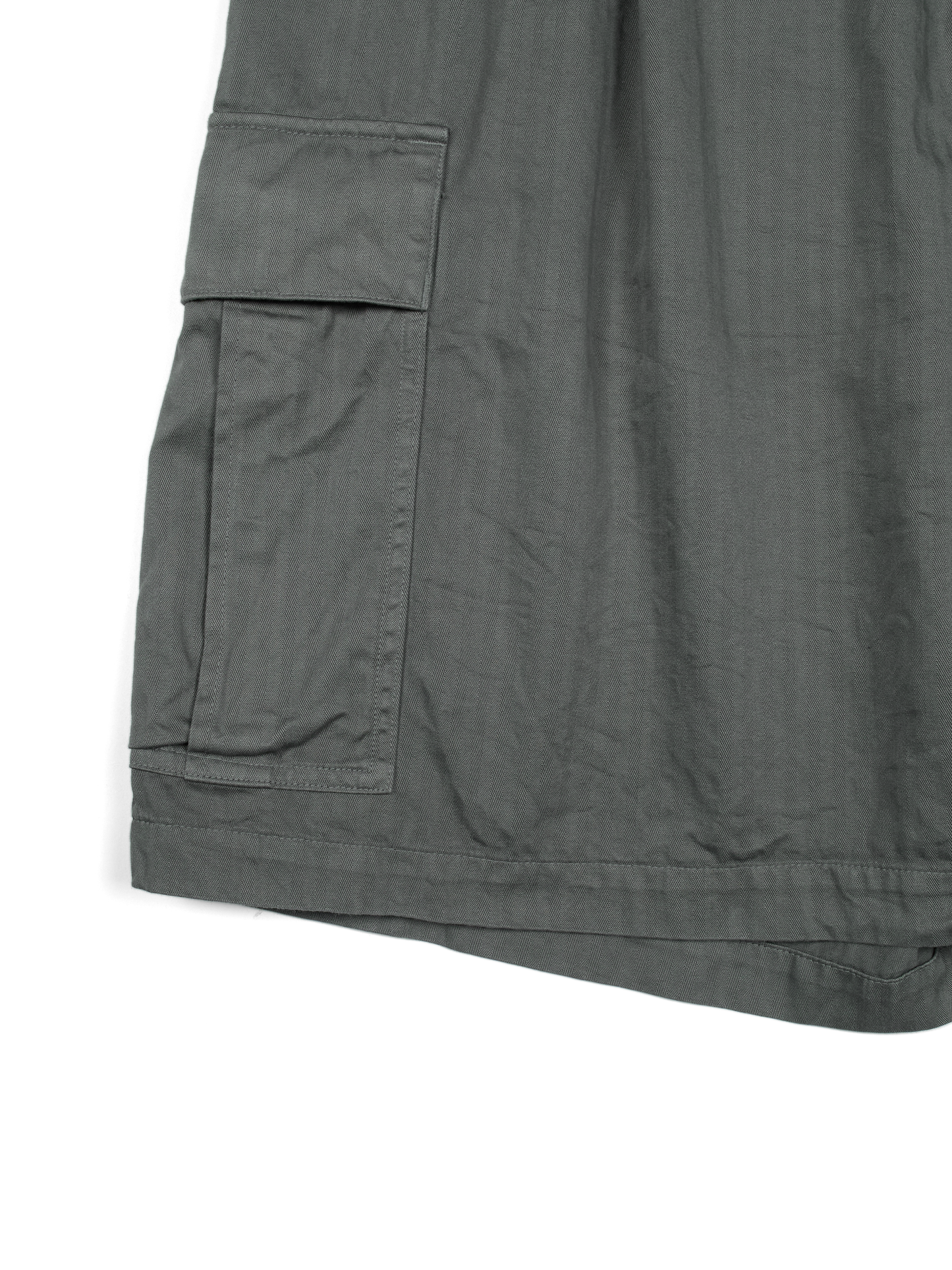GARMENT DYED FINX COTTON HBT CARGO SHORTS｜FOG KHAKI