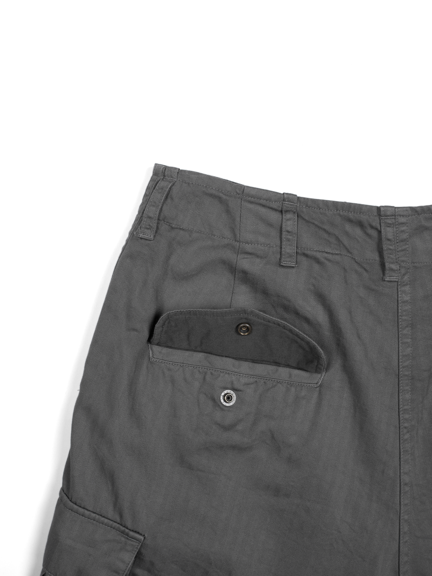 GARMENT DYED FINX COTTON HBT CARGO SHORTS｜GREIGE