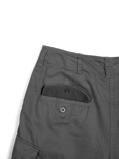 GARMENT DYED FINX COTTON HBT CARGO SHORTS｜GREIGE