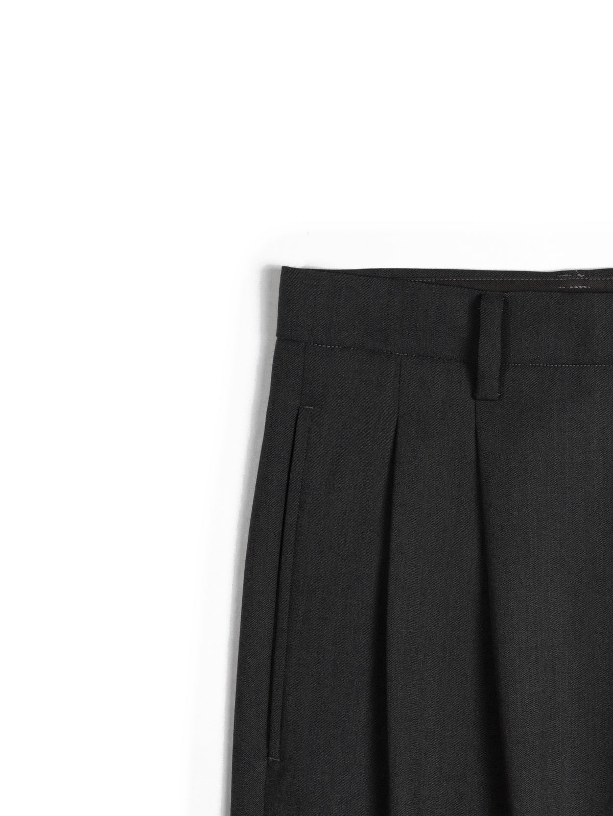 Super130's WORSTED WOOL GABARDINE 2-TUCK PANTS｜AGED GRAY
