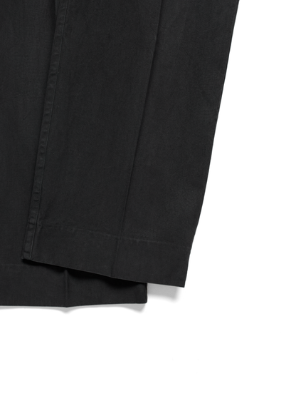 GARMENT DYED FINX COTTON DUCK SLACKS｜FADED BLACK