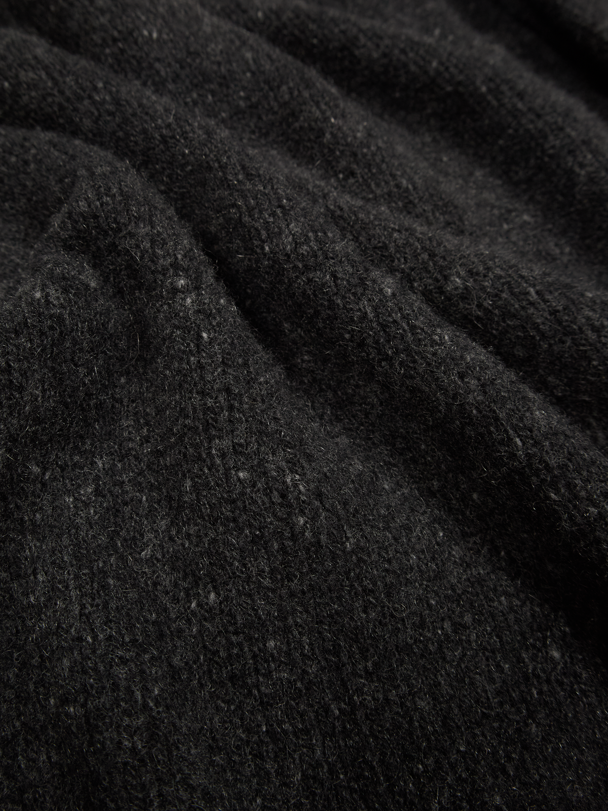 CASHMERE/SABLE V-NECK SWEATER｜CHARCOAL