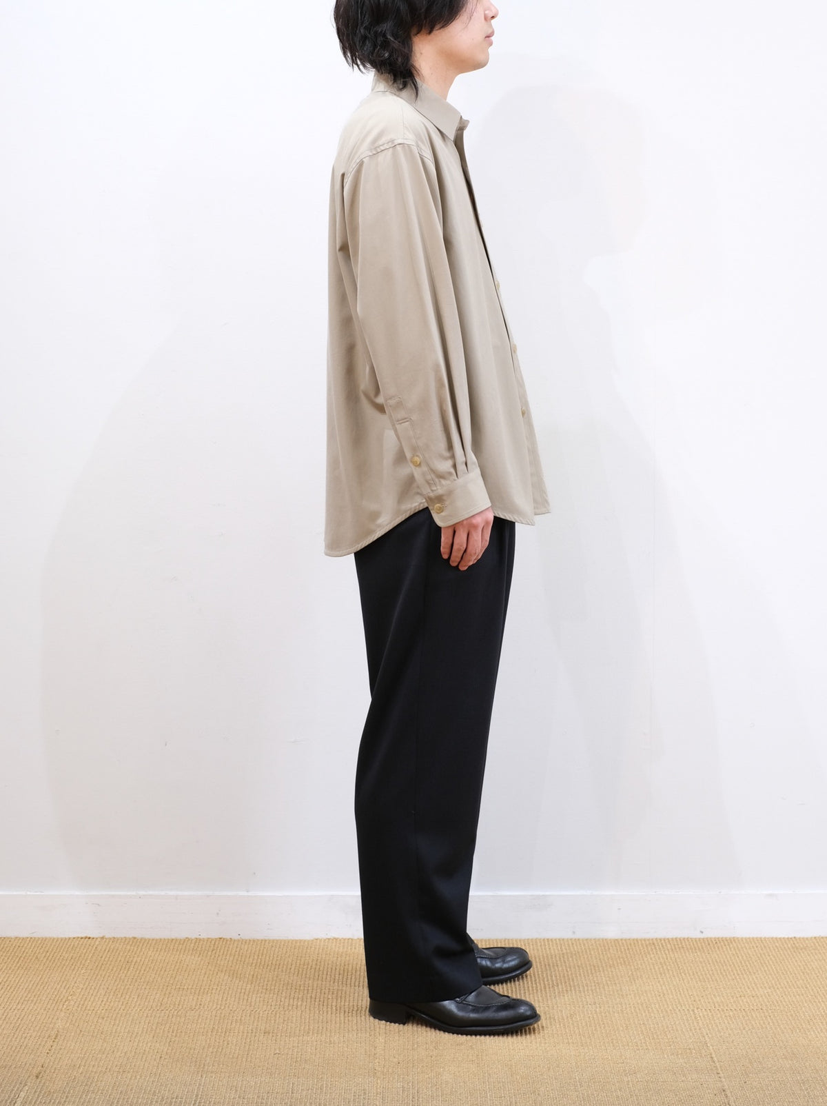 Model 170cm size S color ASH BEIGE着用