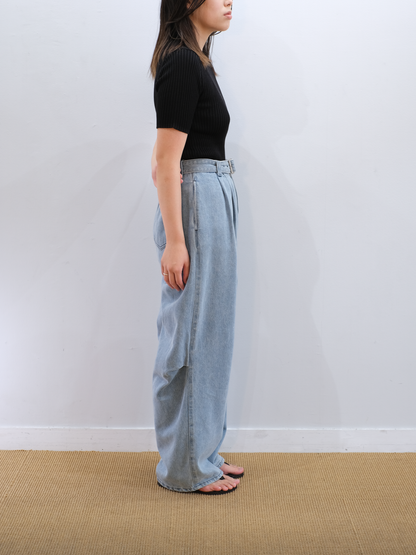 Model 159cm size M color LIGHT BLUE 着用