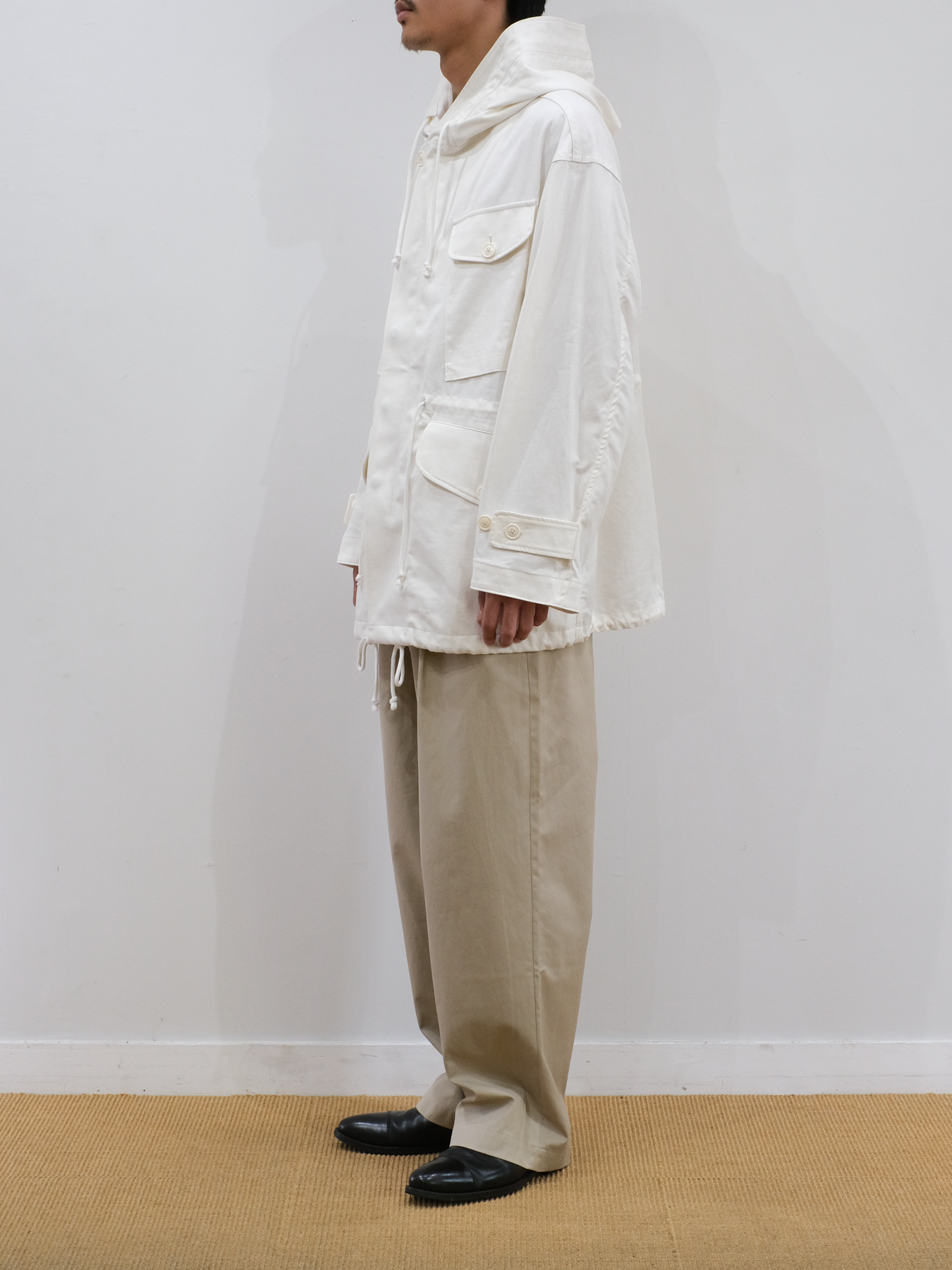 Model 175cm size L color ECRU着用