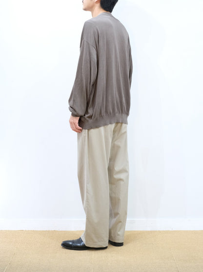 Model 175cm size L color GREIGE着用