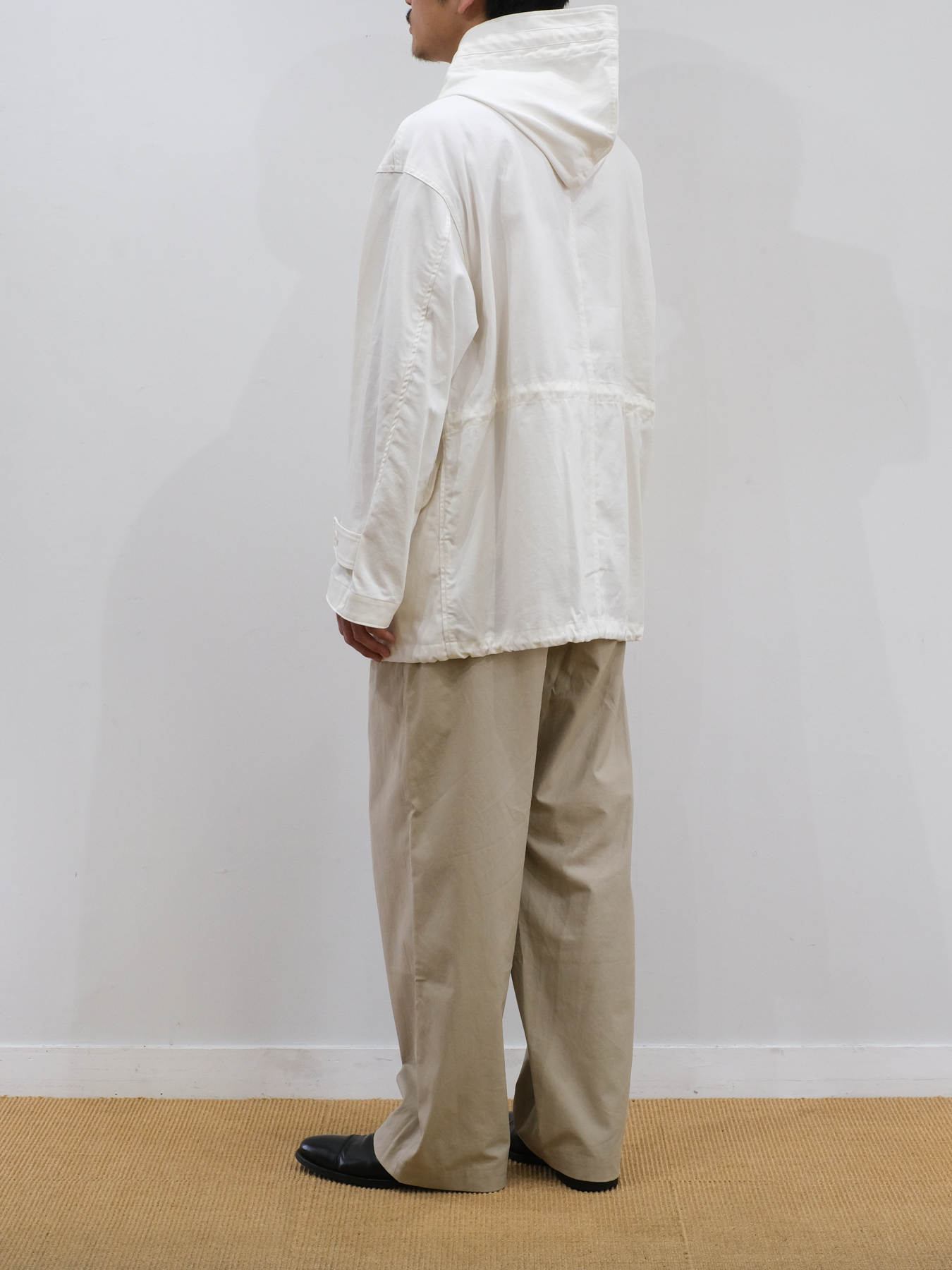 Model 175cm size L color ECRU着用