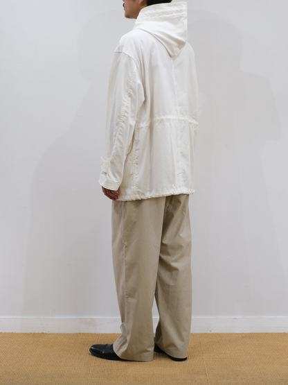 Model 175cm size L color ECRU着用