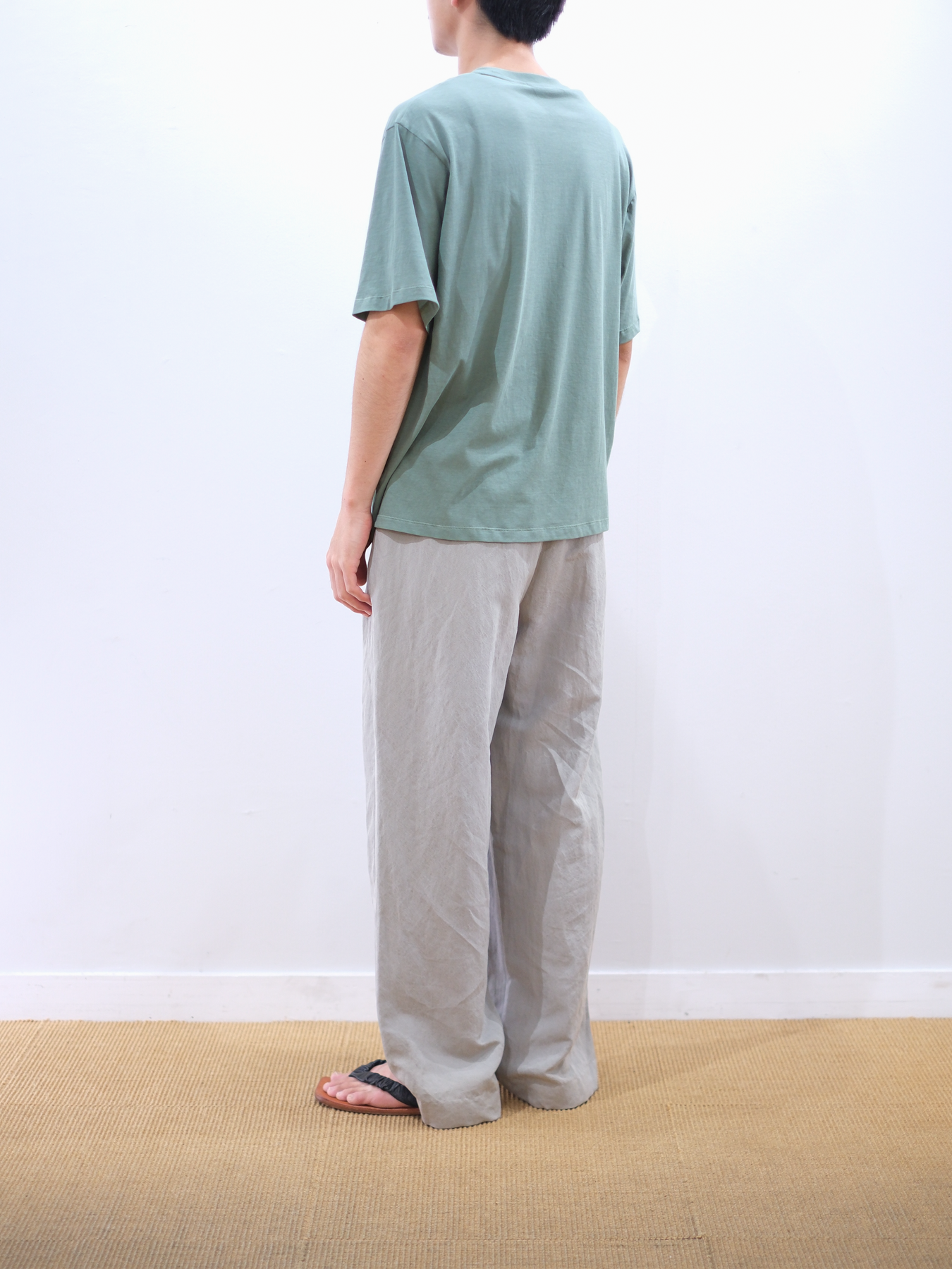 Model 175cm size M color FOG GREEN着用